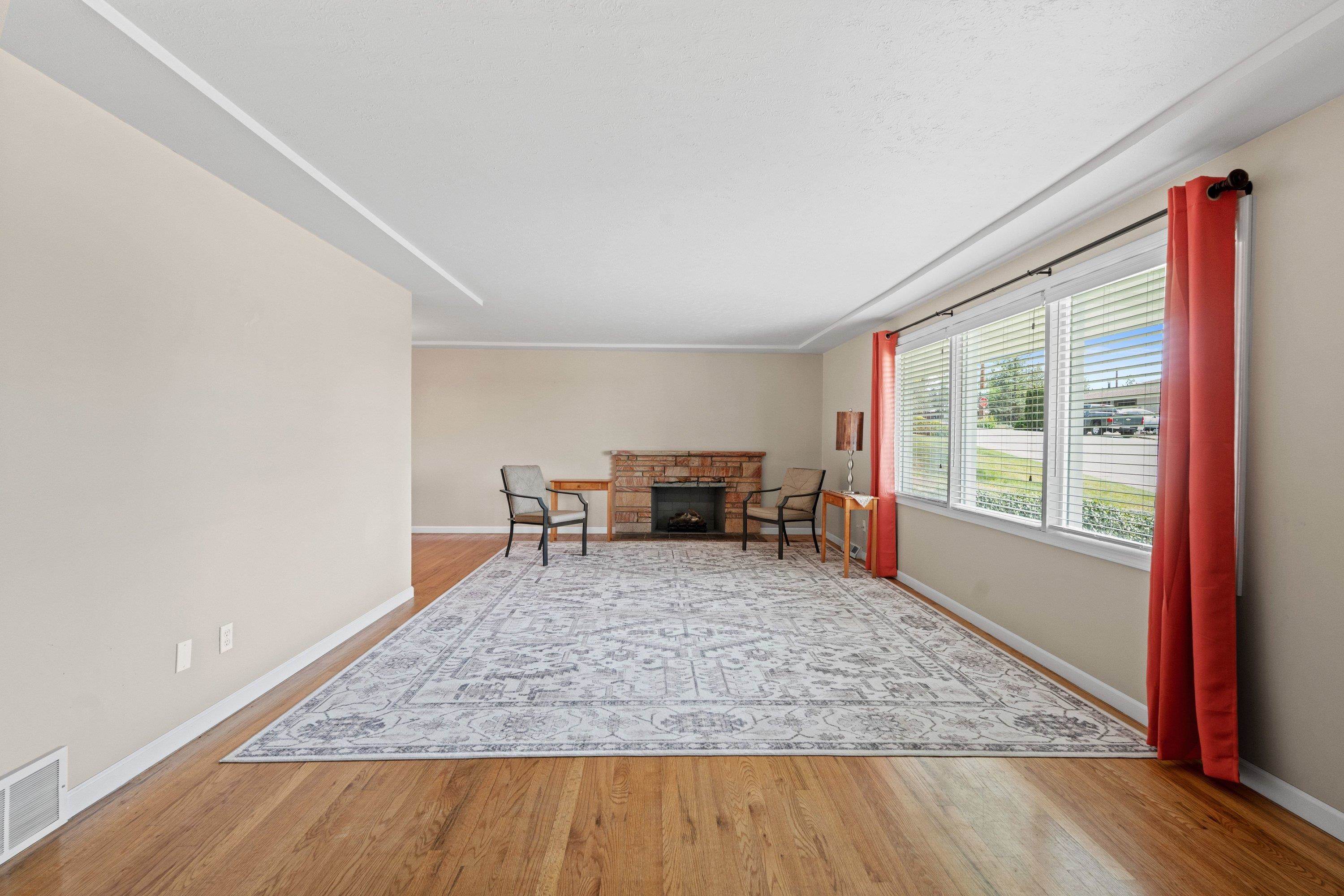 2312 W Woodside Ave - Photo 6