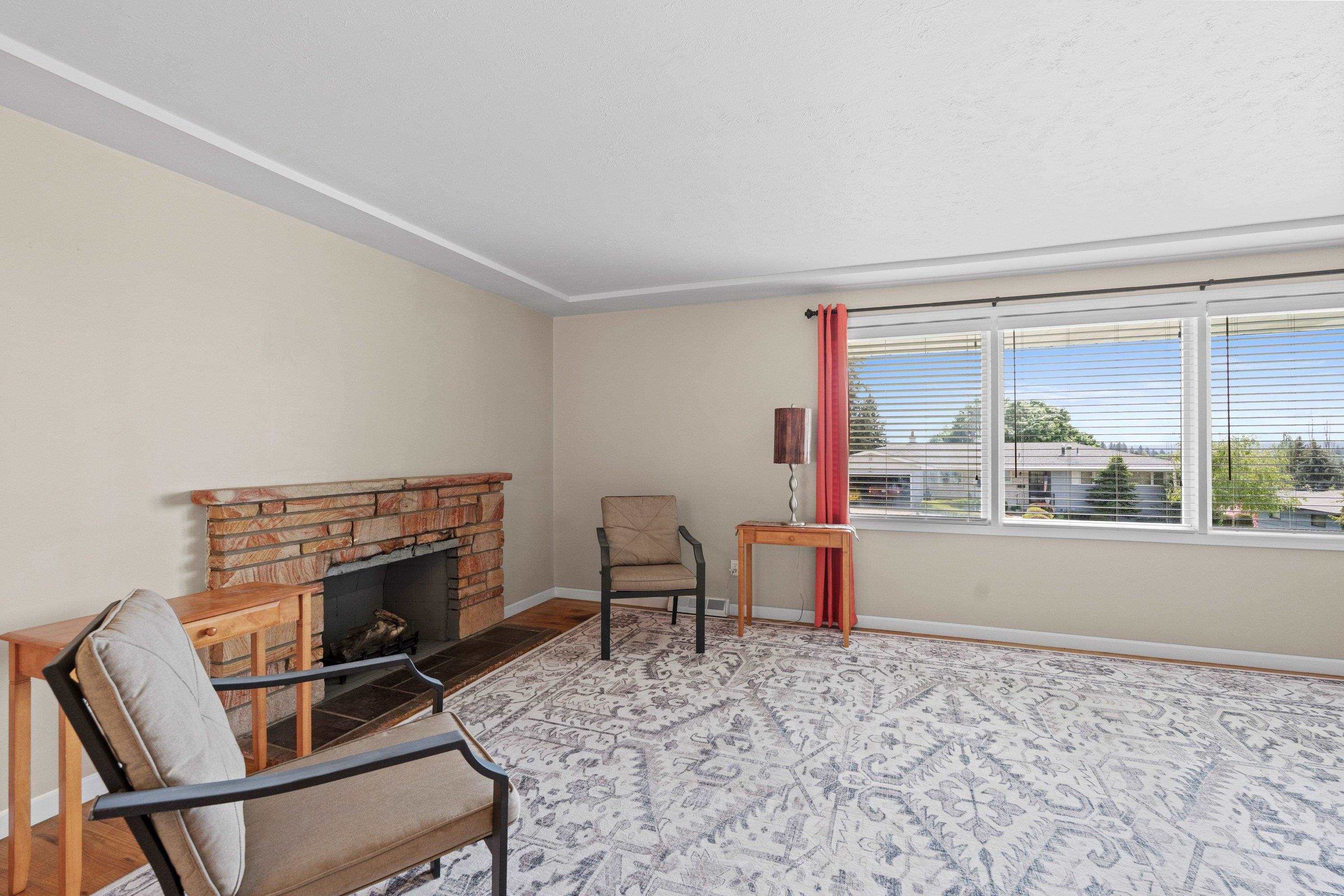 2312 W Woodside Ave - Photo 8