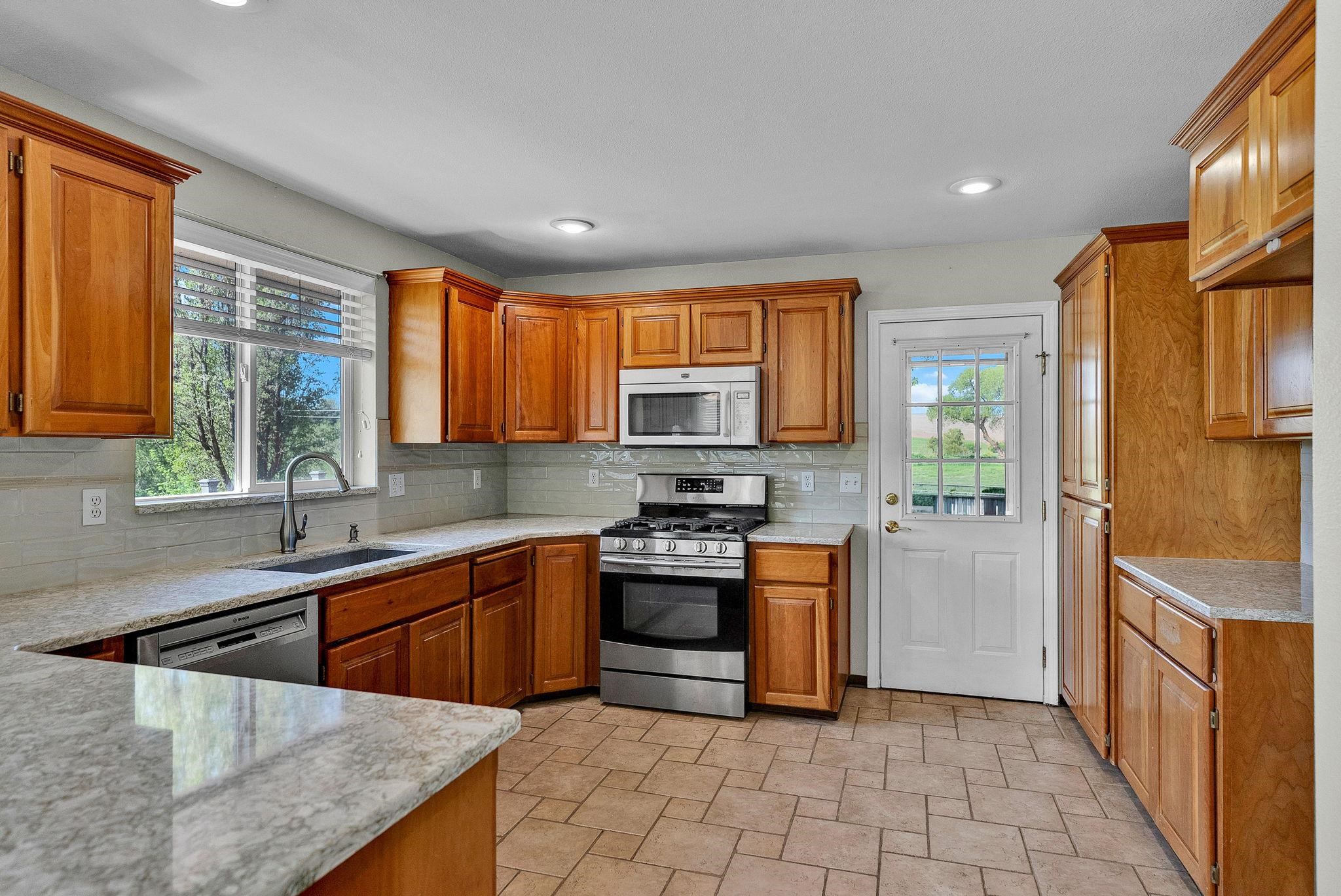 601 Tomeo Ct - Photo 15