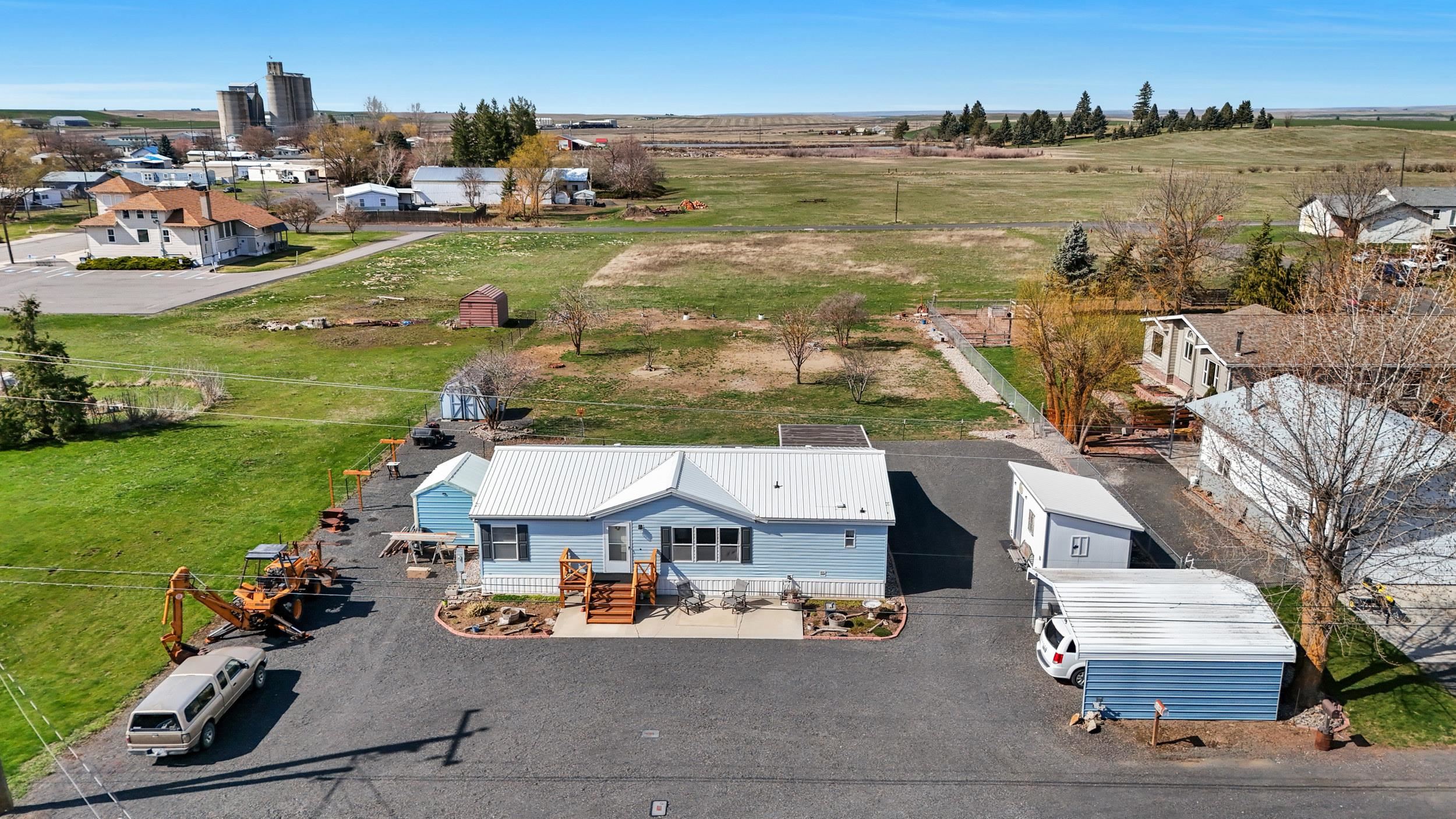 365 NE Adams Rd - Photo 2