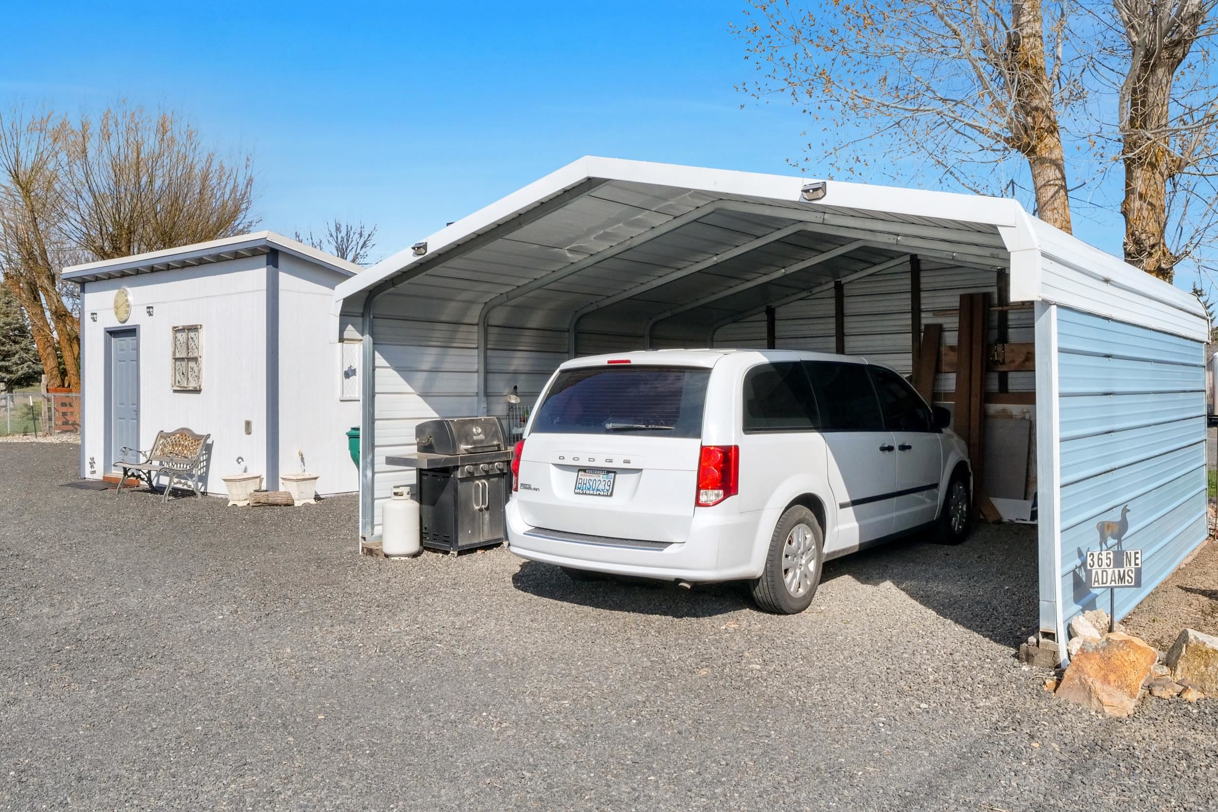 365 NE Adams Rd - Photo 5