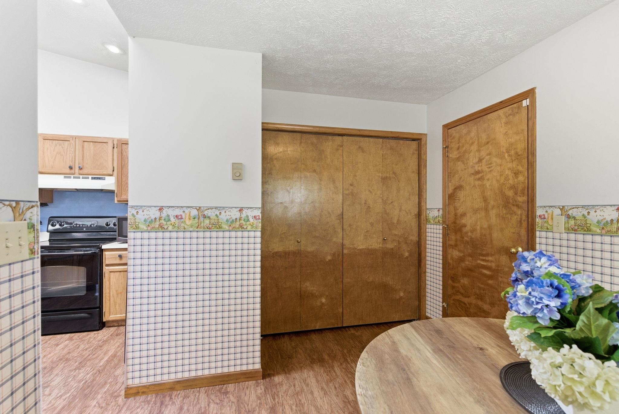 6905 N Hamilton Rd - Photo 18