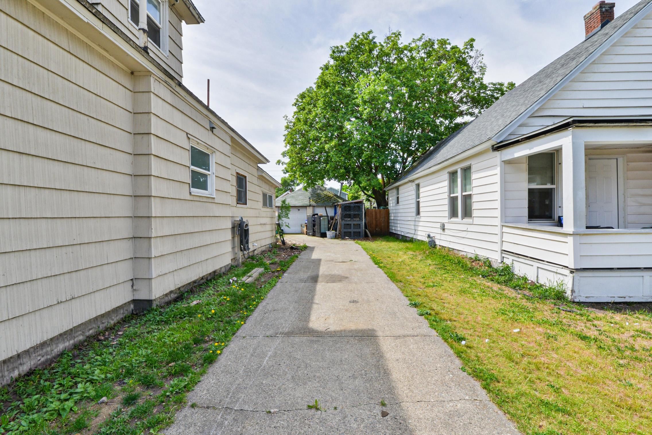 4707 N Regal St - Photo 3