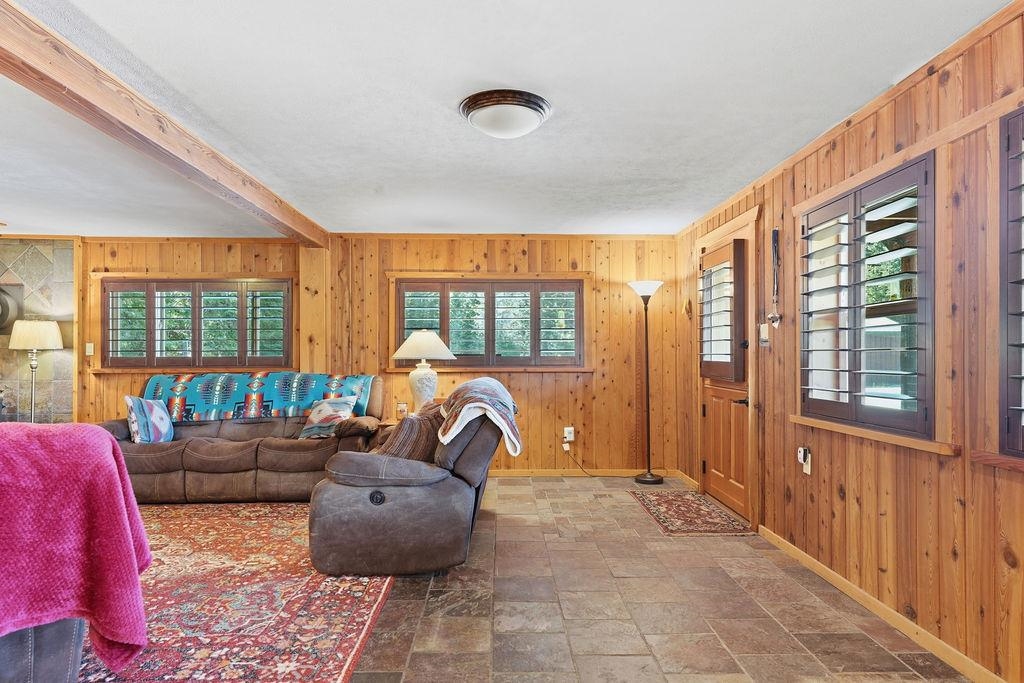 220 Garden Ln - Photo 3