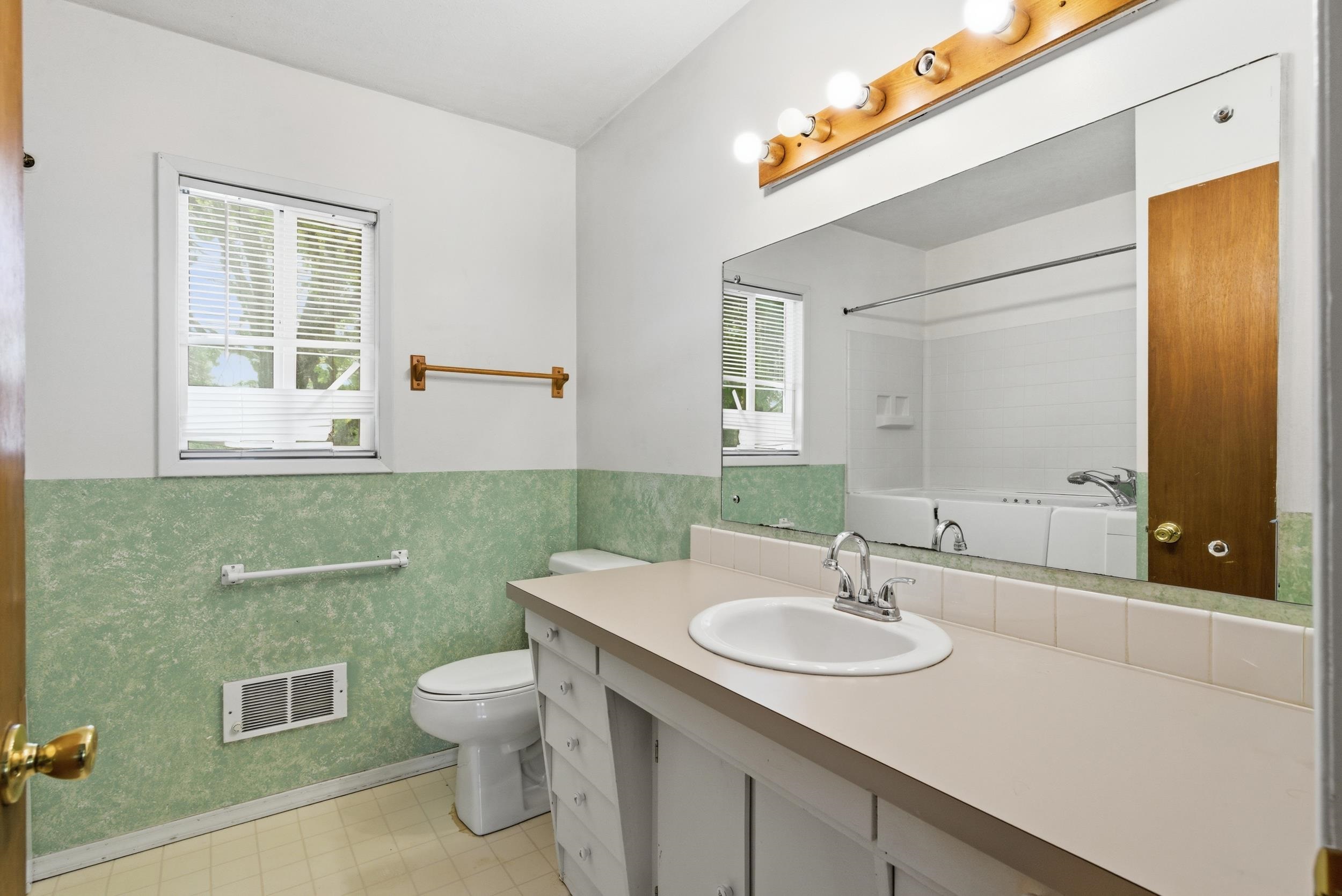 820 W Spruce St - Photo 13