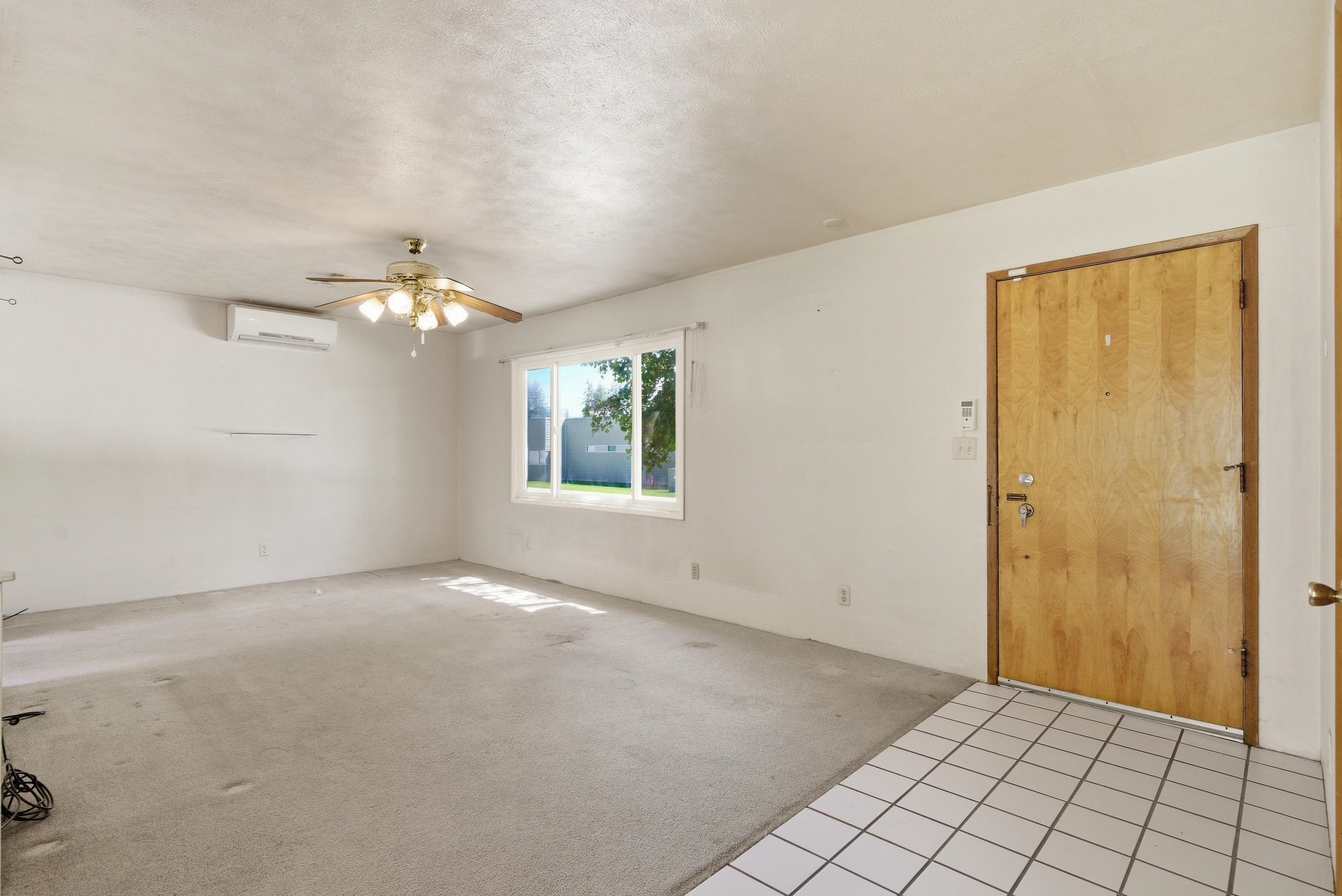 820 W Spruce St - Photo 4