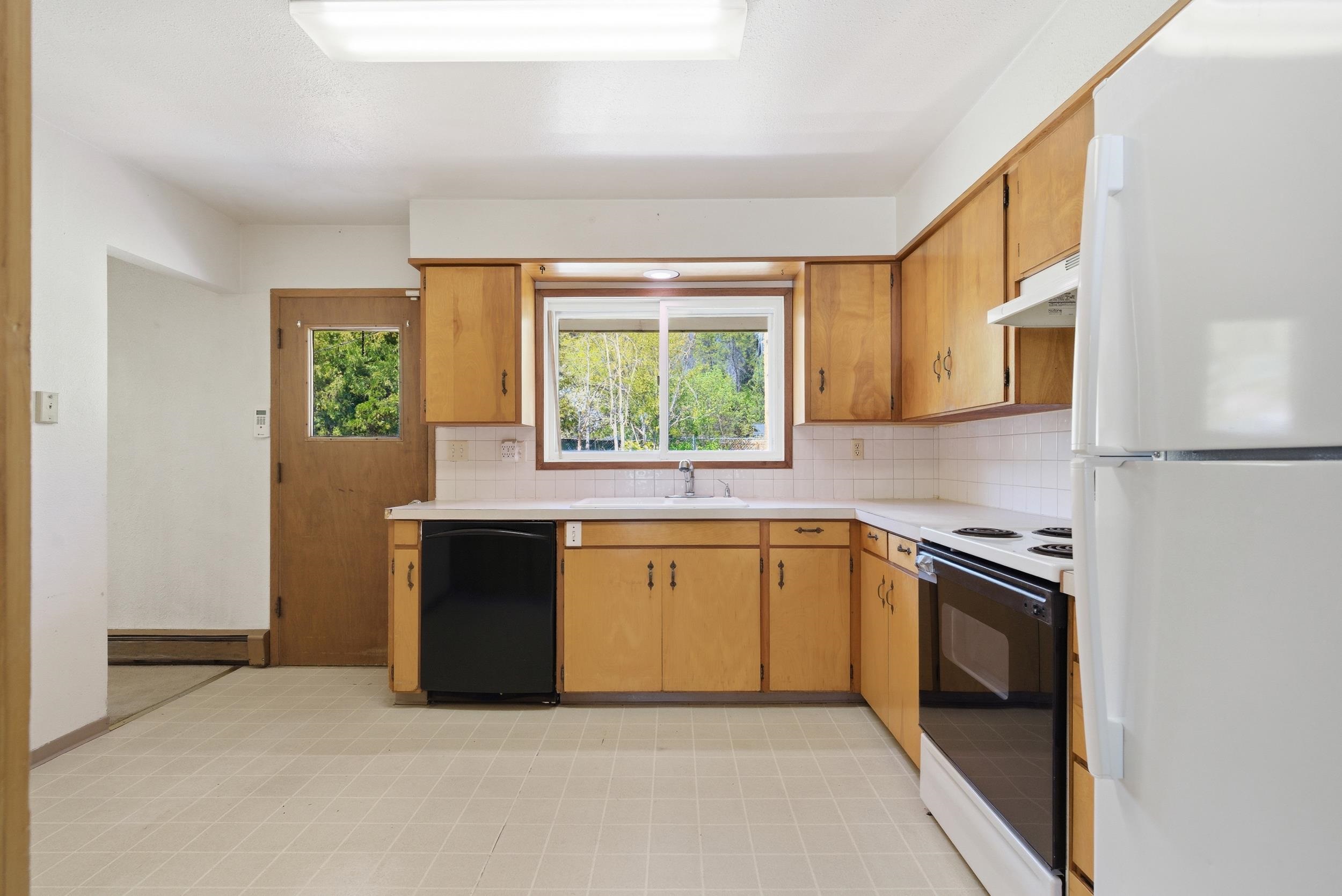 820 W Spruce St - Photo 7