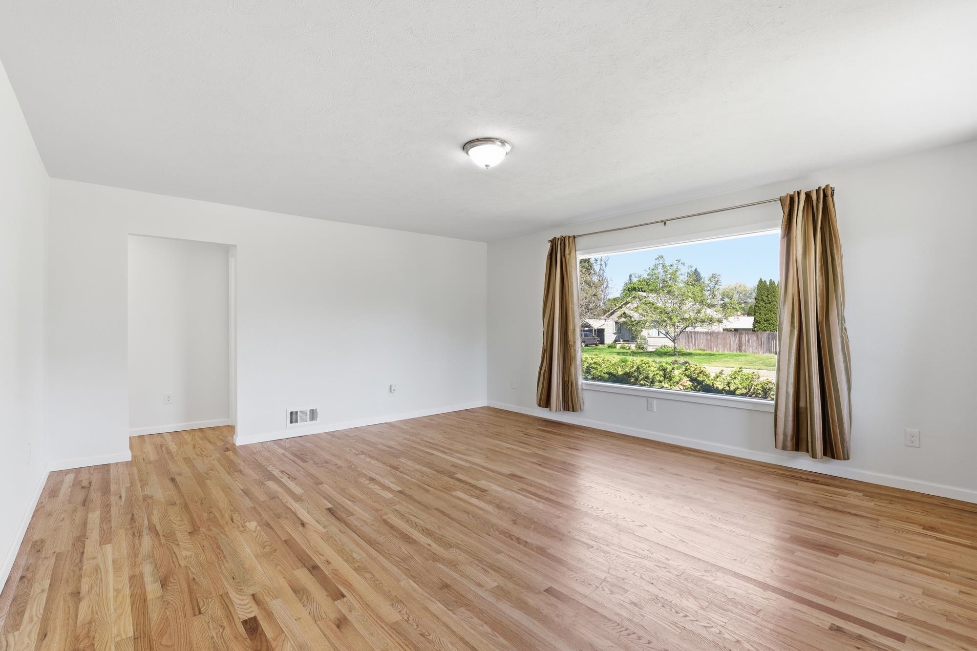 5521 N Madison St - Photo 4