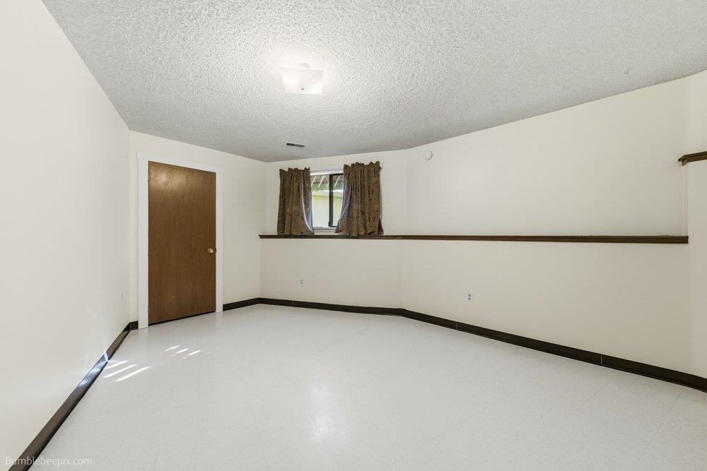 105 N Wright Blvd - Photo 28