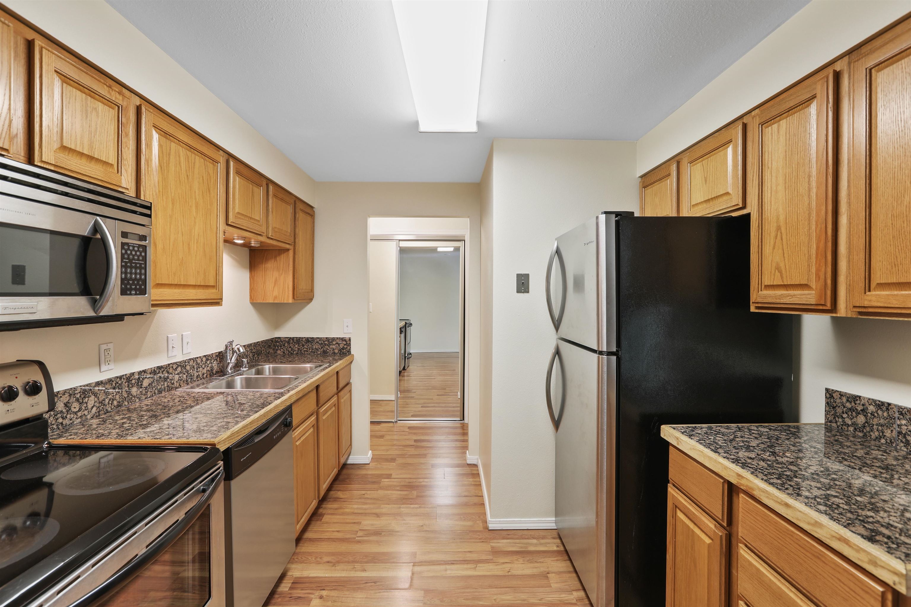 1418 W 6th Ave - Photo 4