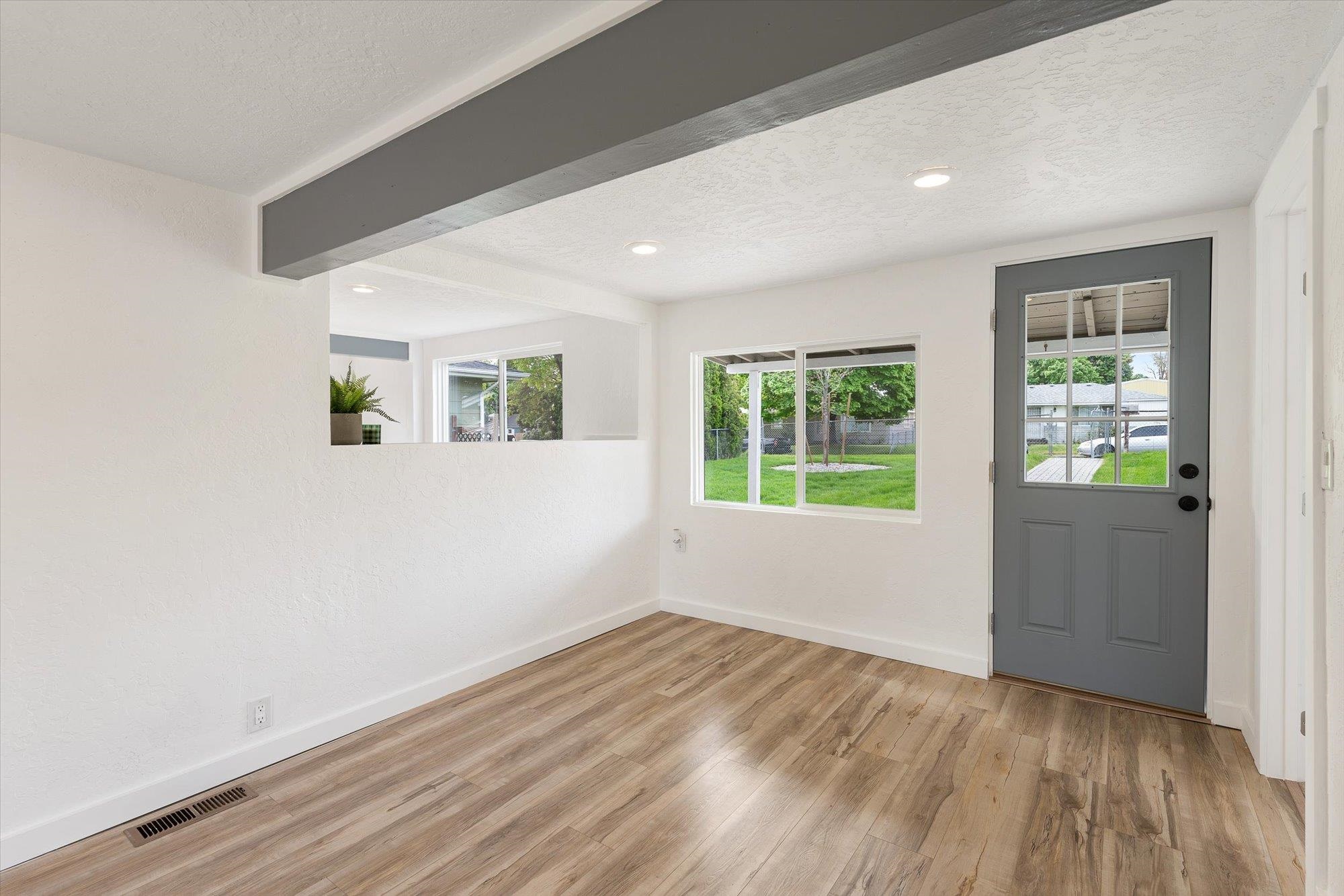1107 E Columbia Ave - Photo 4