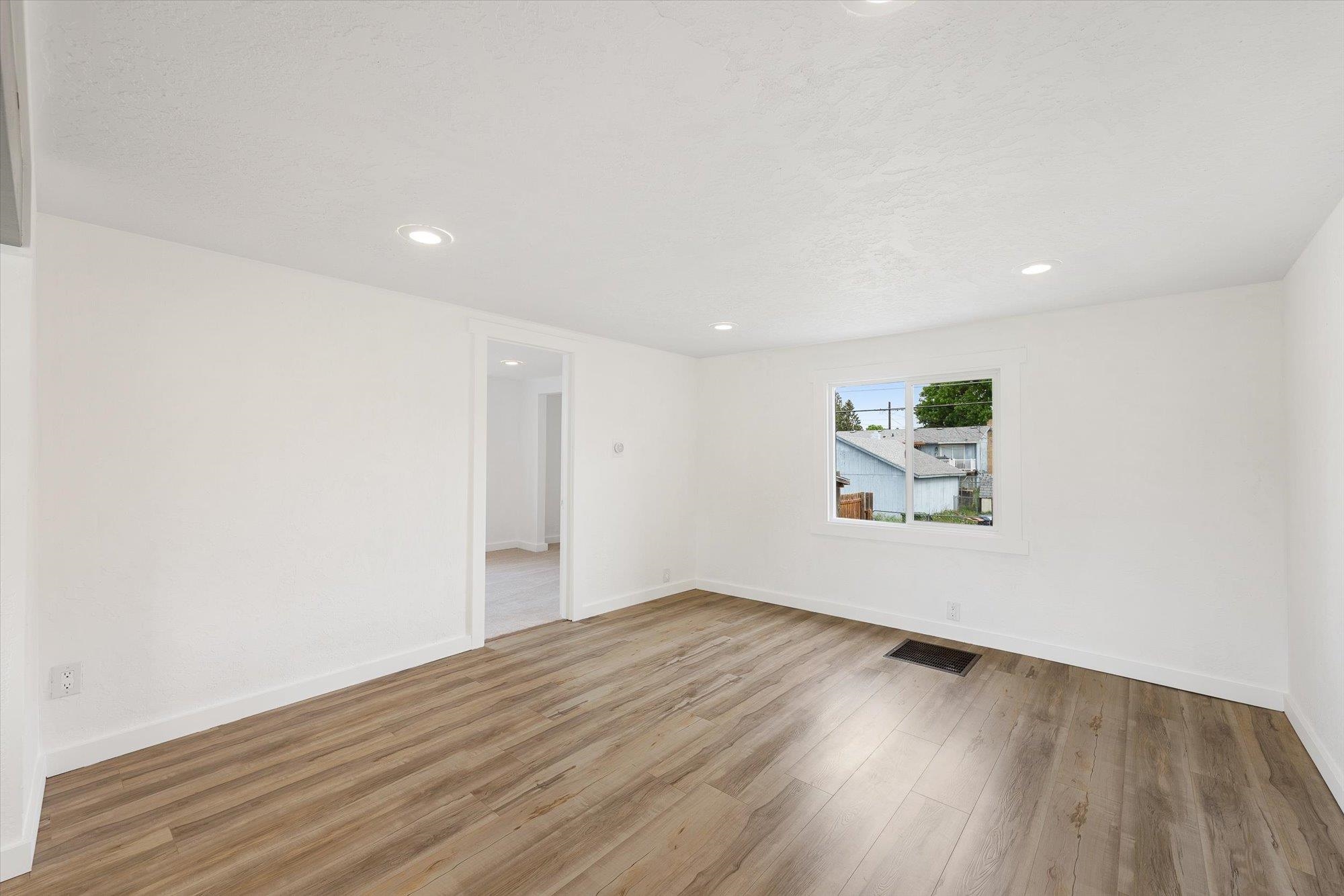 1107 E Columbia Ave - Photo 6