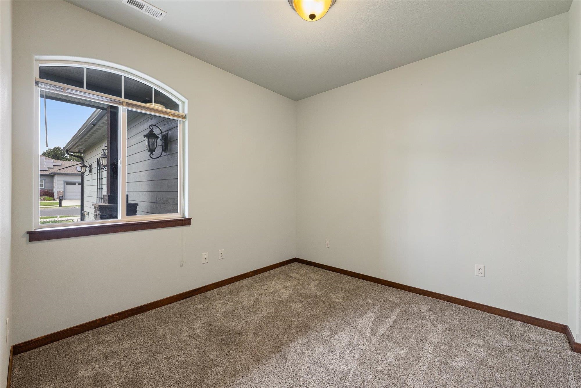 7604 N E St - Photo 11