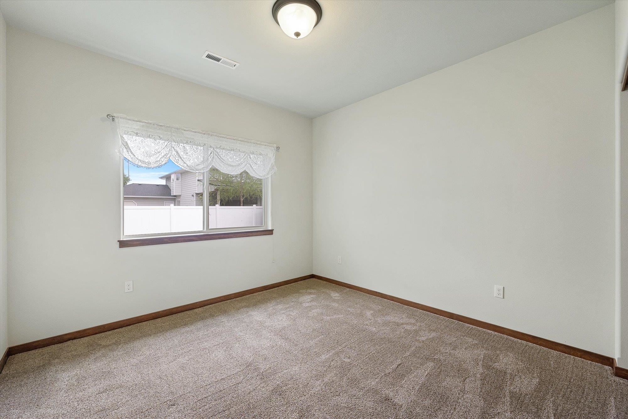 7604 N E St - Photo 13