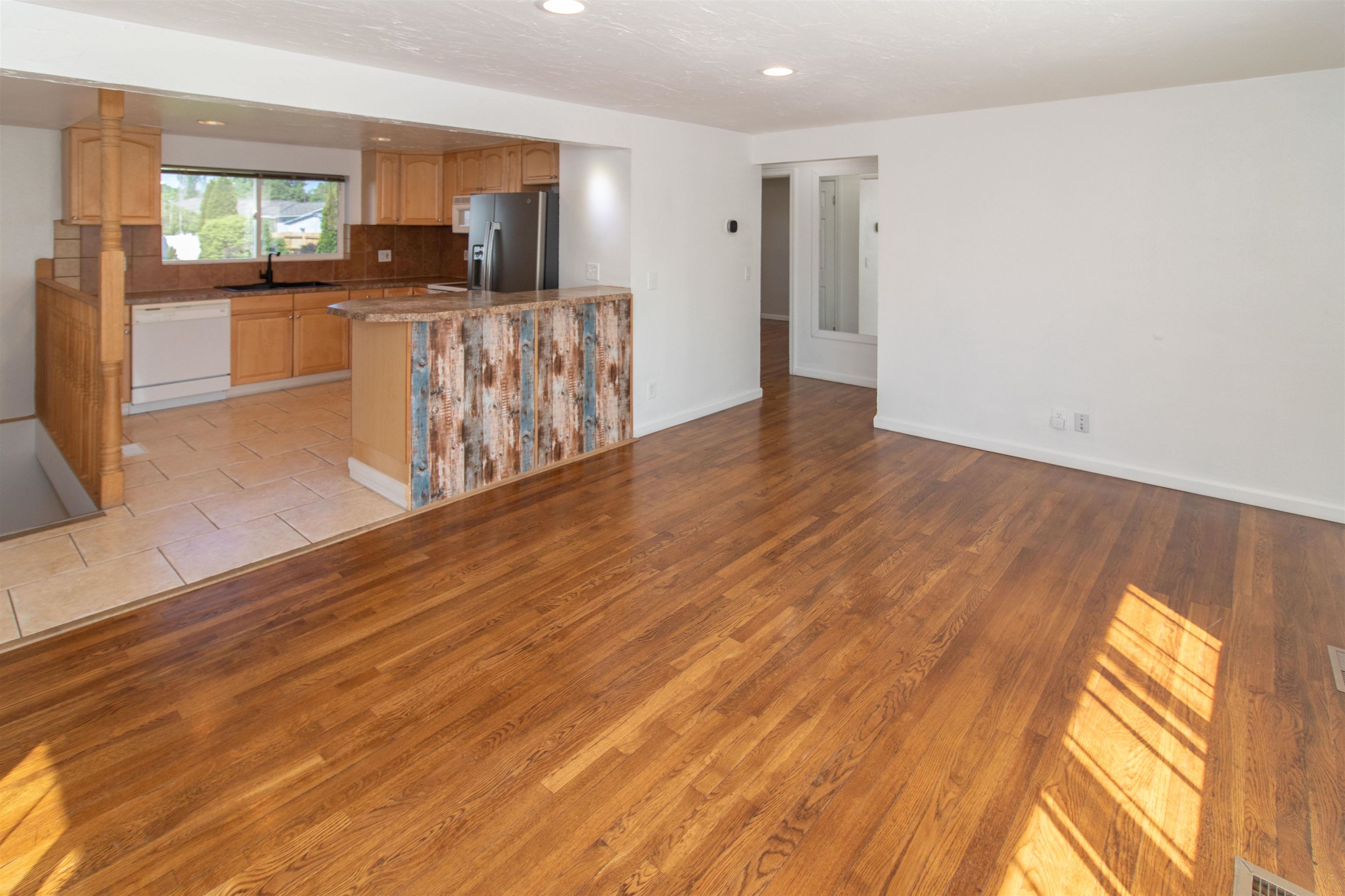 5621 N Hemlock St - Photo 6