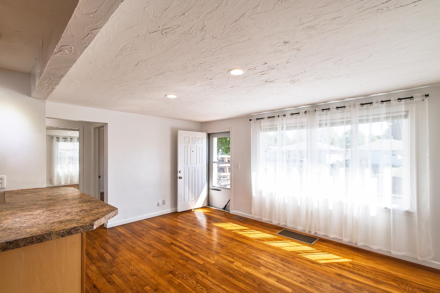 5621 N Hemlock St - Photo 7
