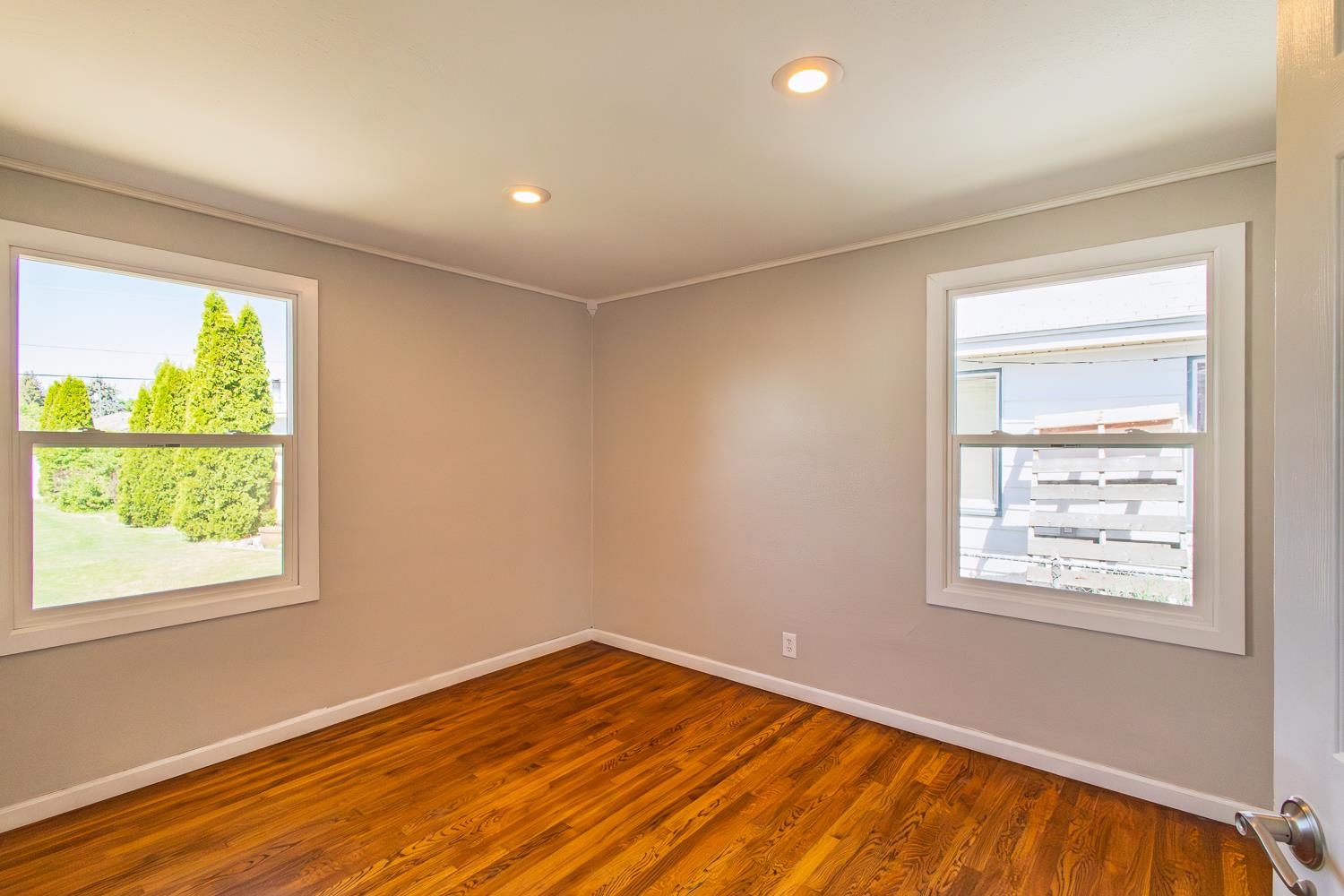 5621 N Hemlock St - Photo 9