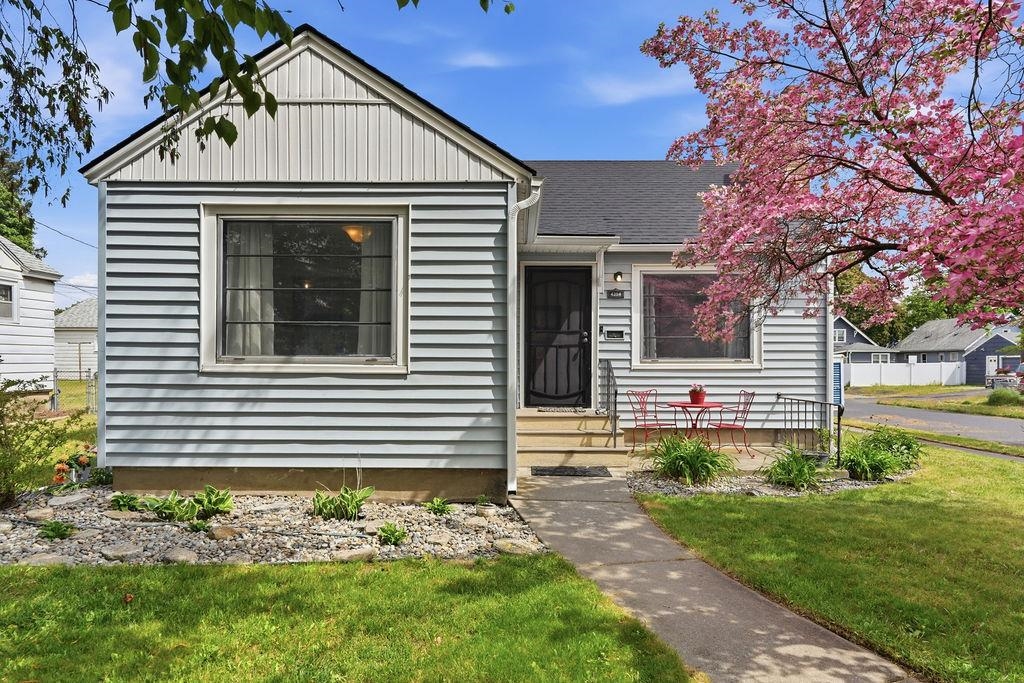 4304 N Jefferson St - Photo 2