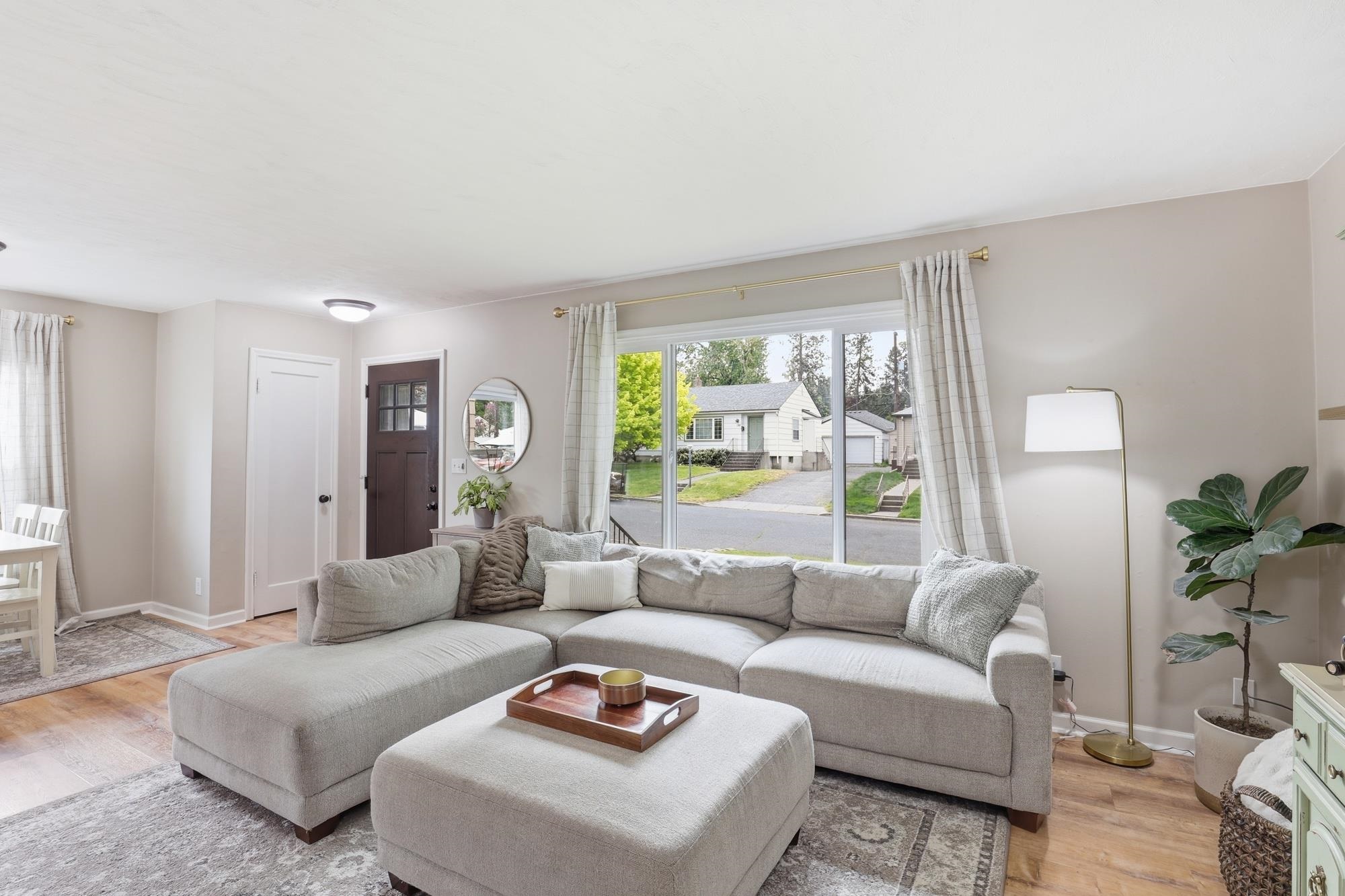 1311 E 41st Ave - Photo 4