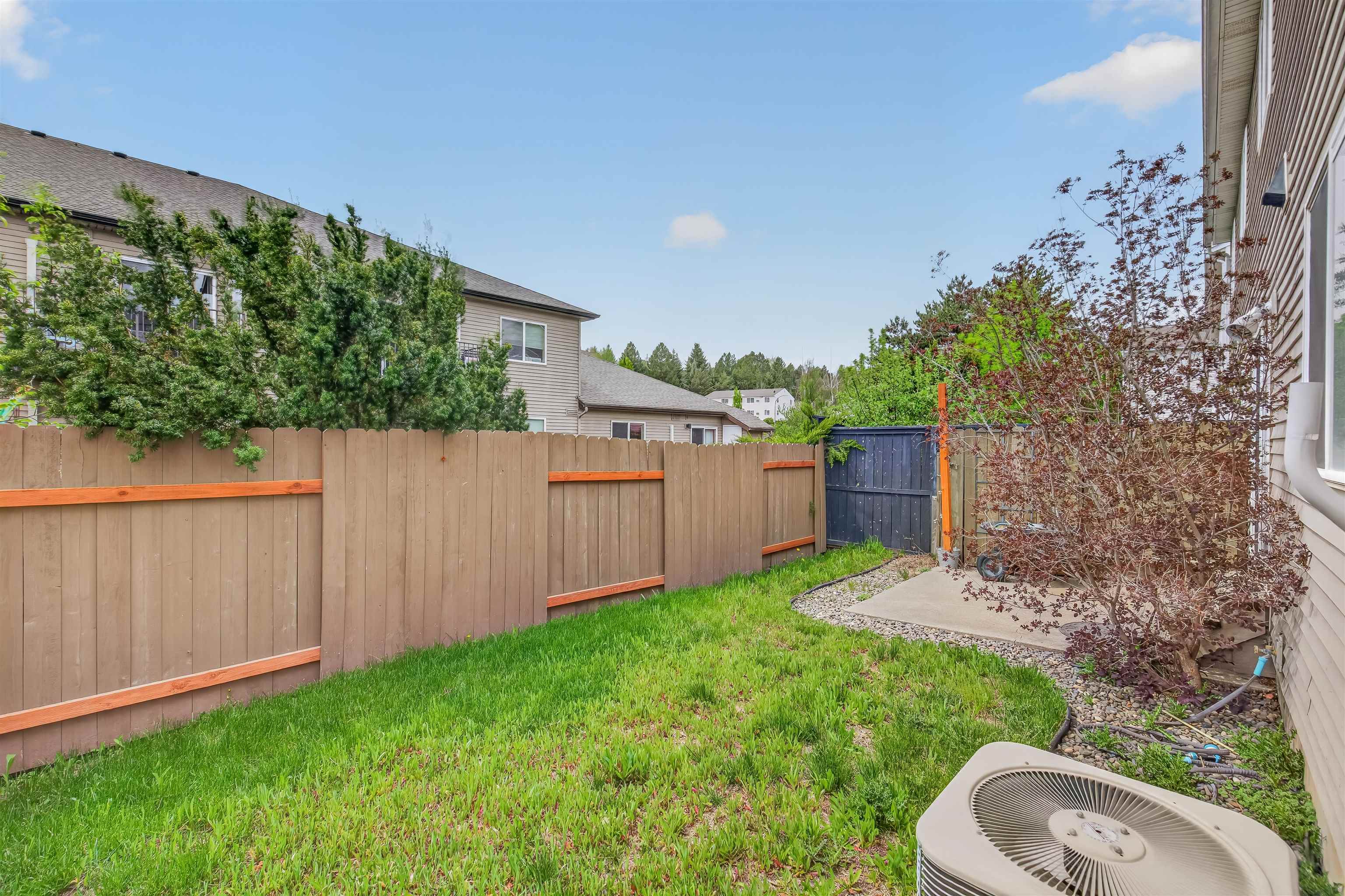 253 NW Clay Ct - Photo 2
