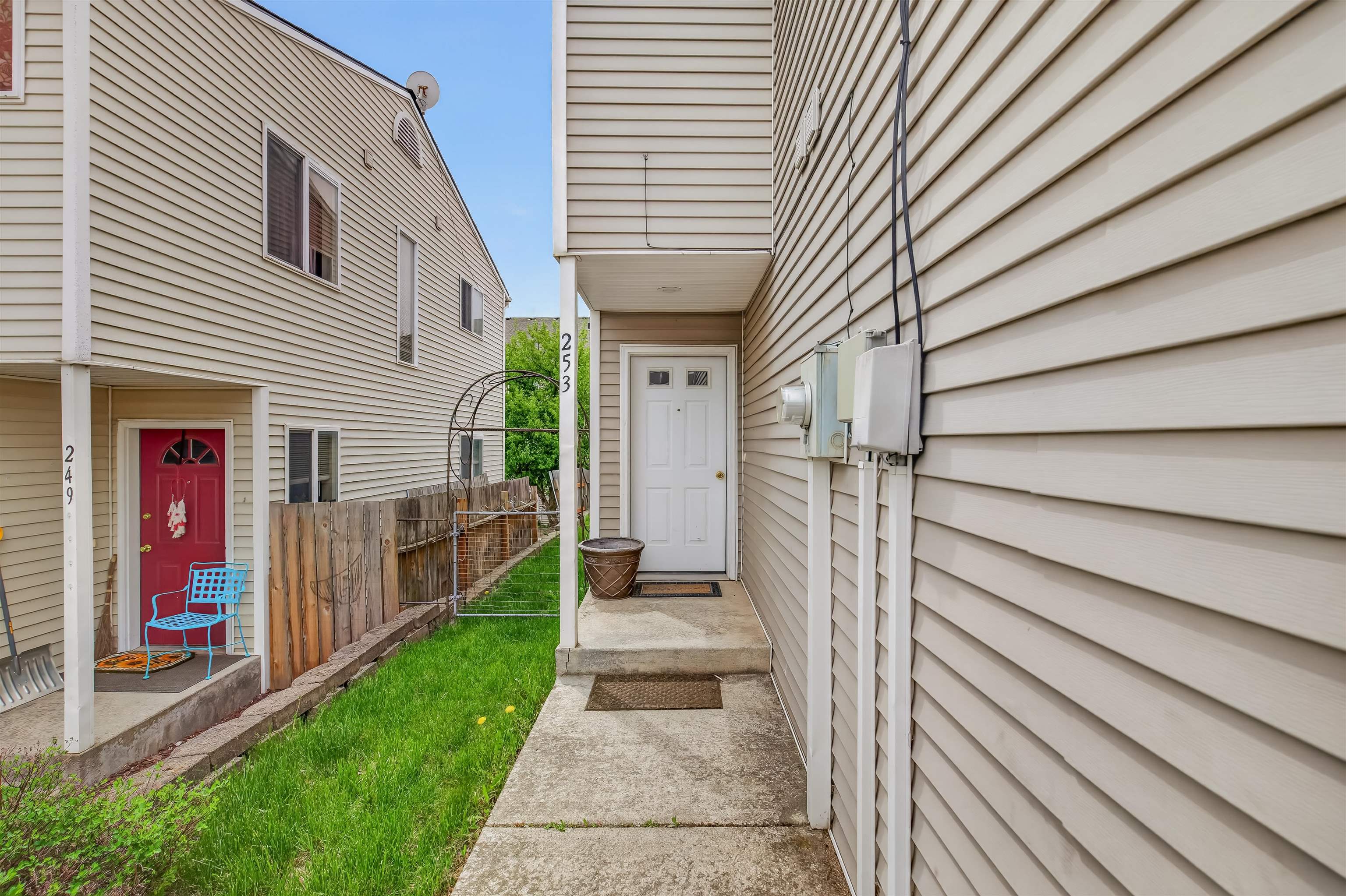 253 NW Clay Ct - Photo 11
