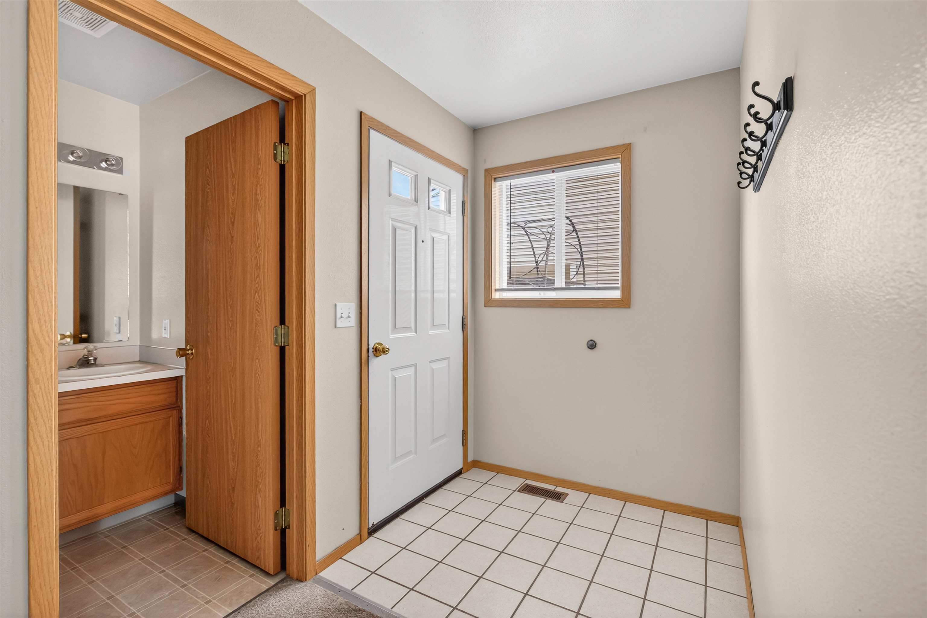 253 NW Clay Ct - Photo 14