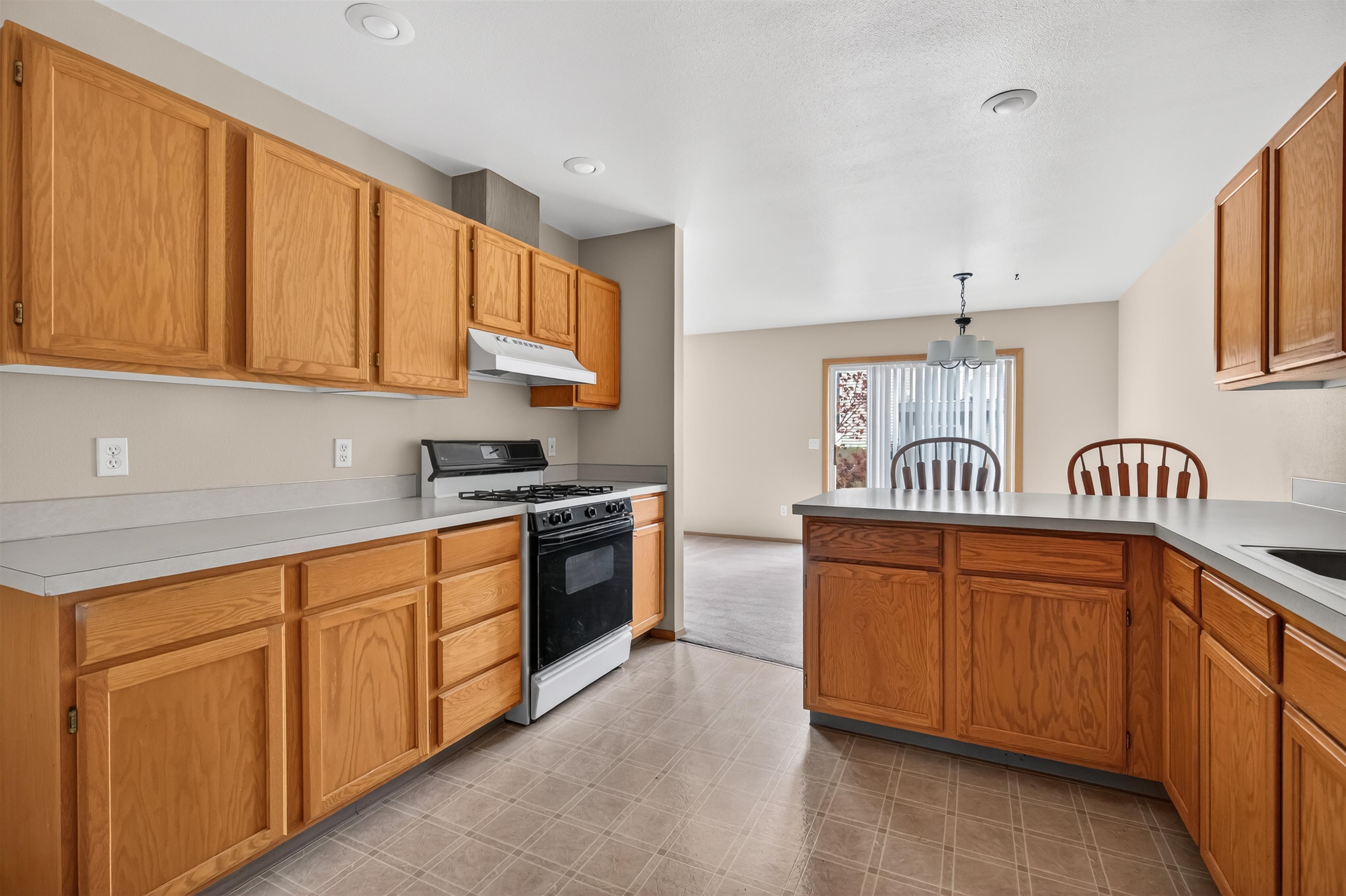 253 NW Clay Ct - Photo 24