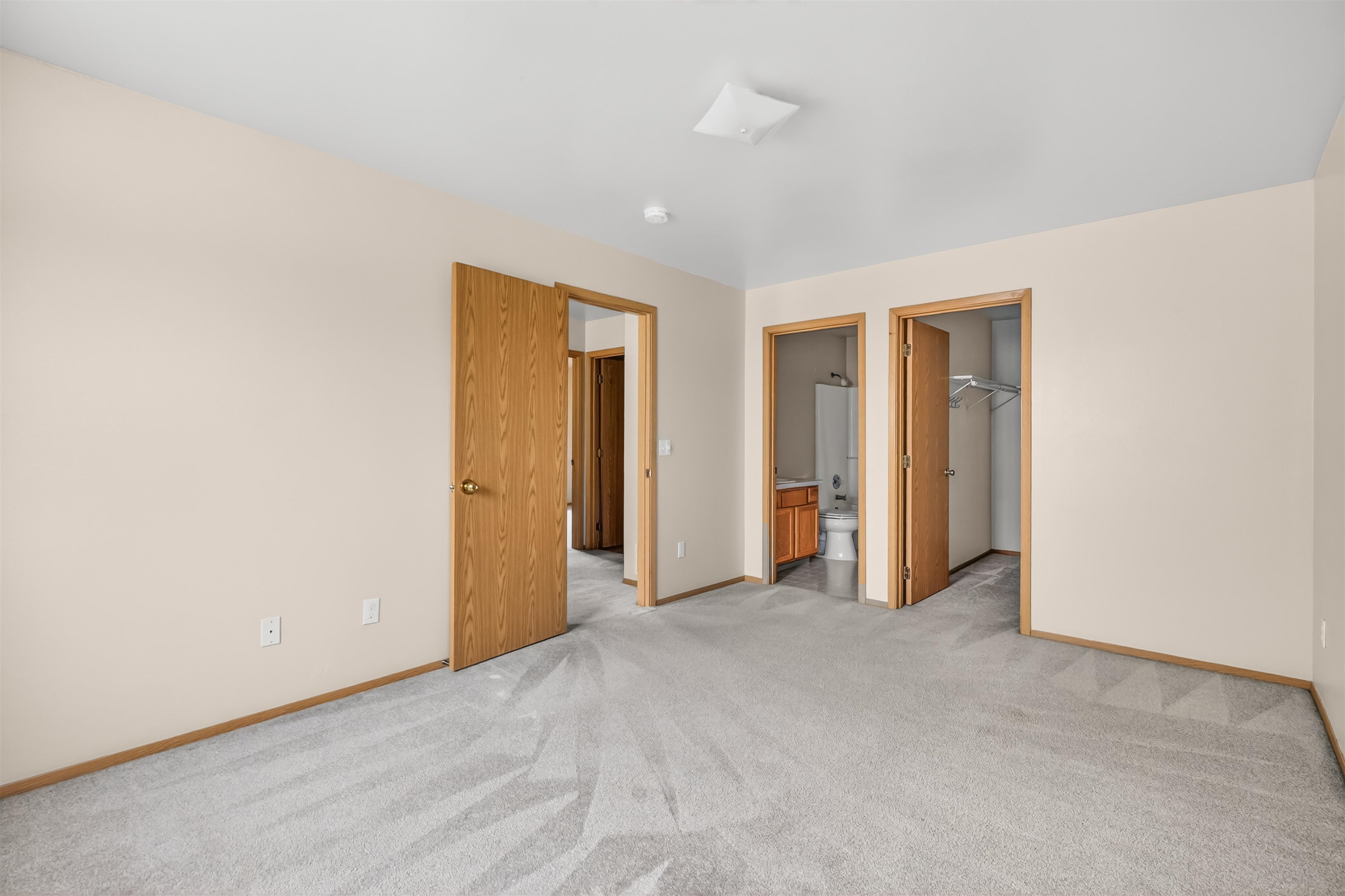 253 NW Clay Ct - Photo 4