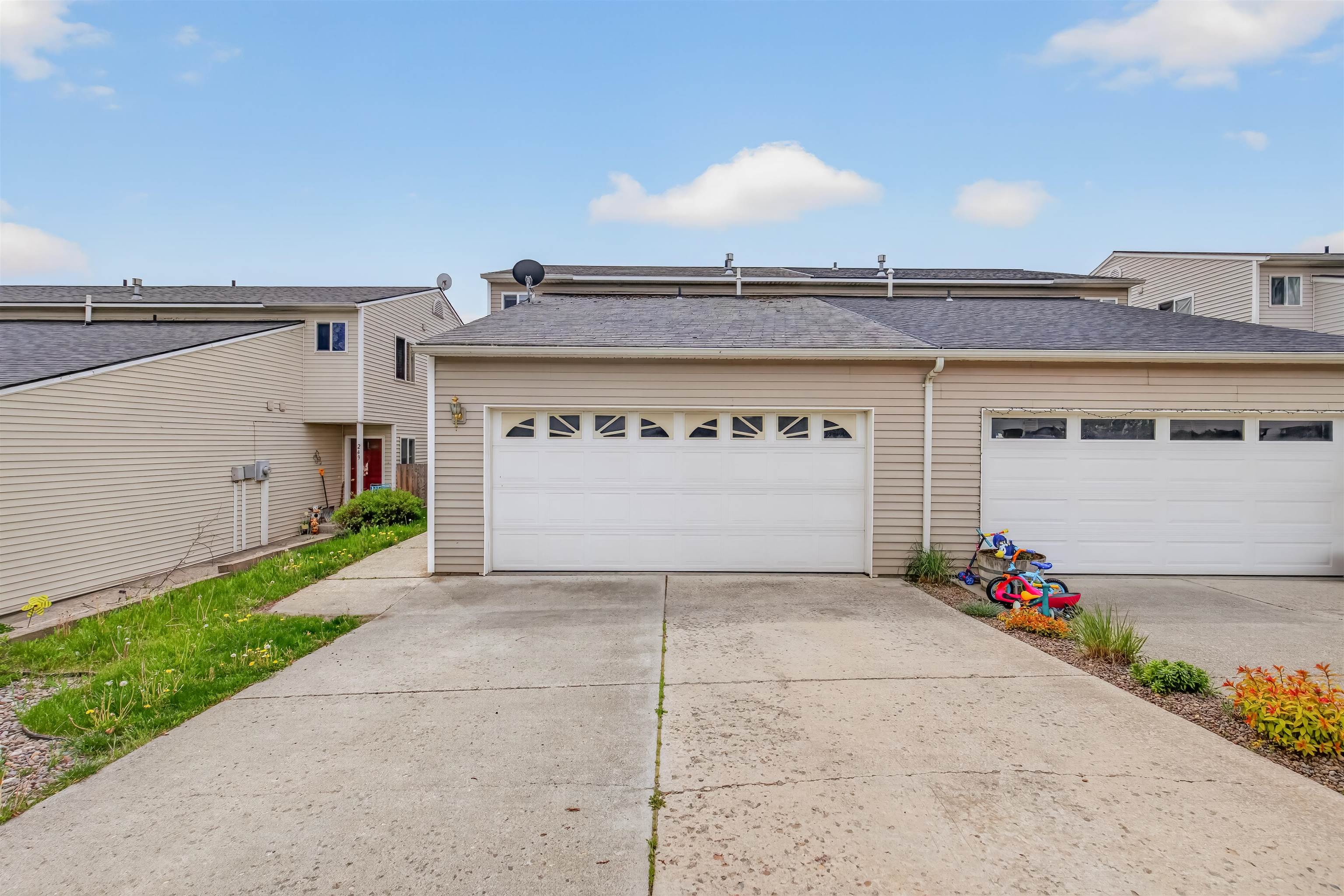 253 NW Clay Ct - Photo 10