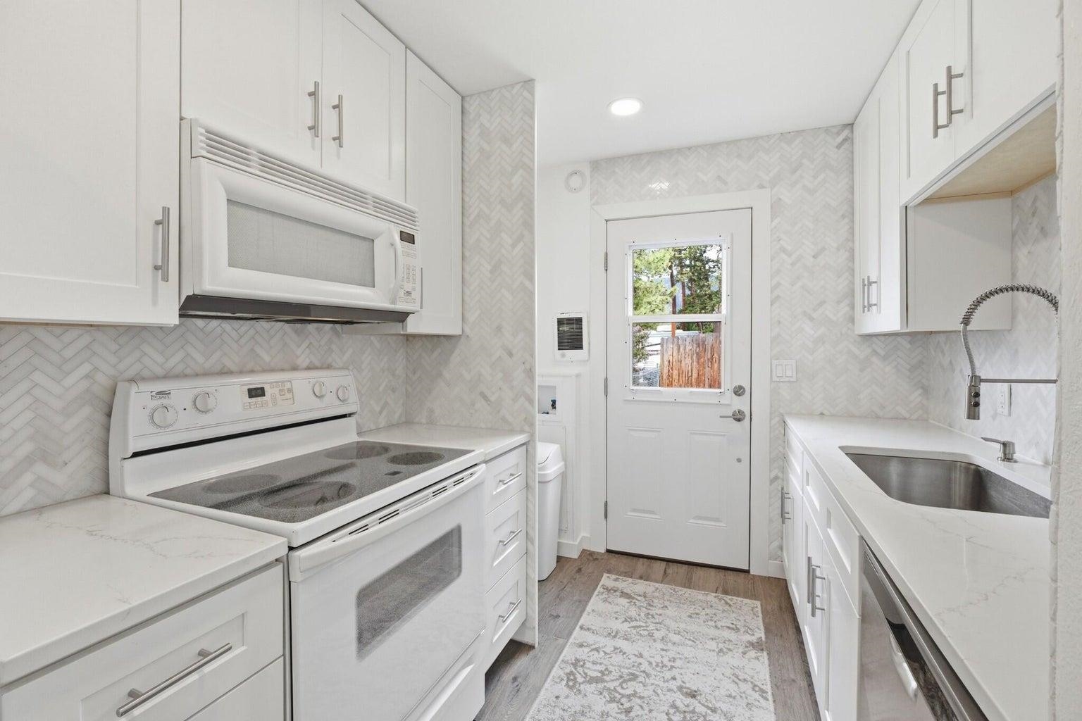 635 S Jefferson St - Photo 4