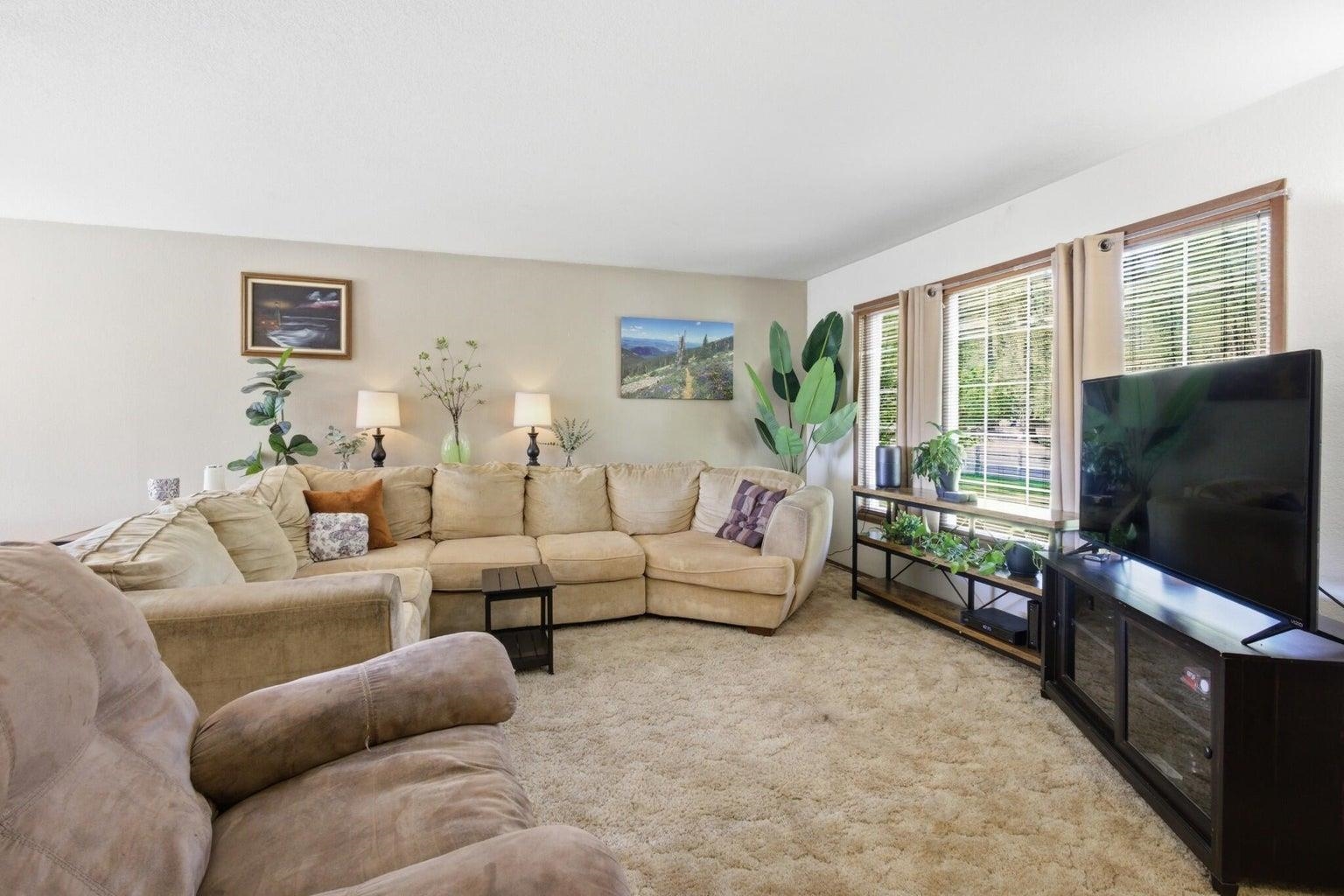 945 S Josephine Rd - Photo 4