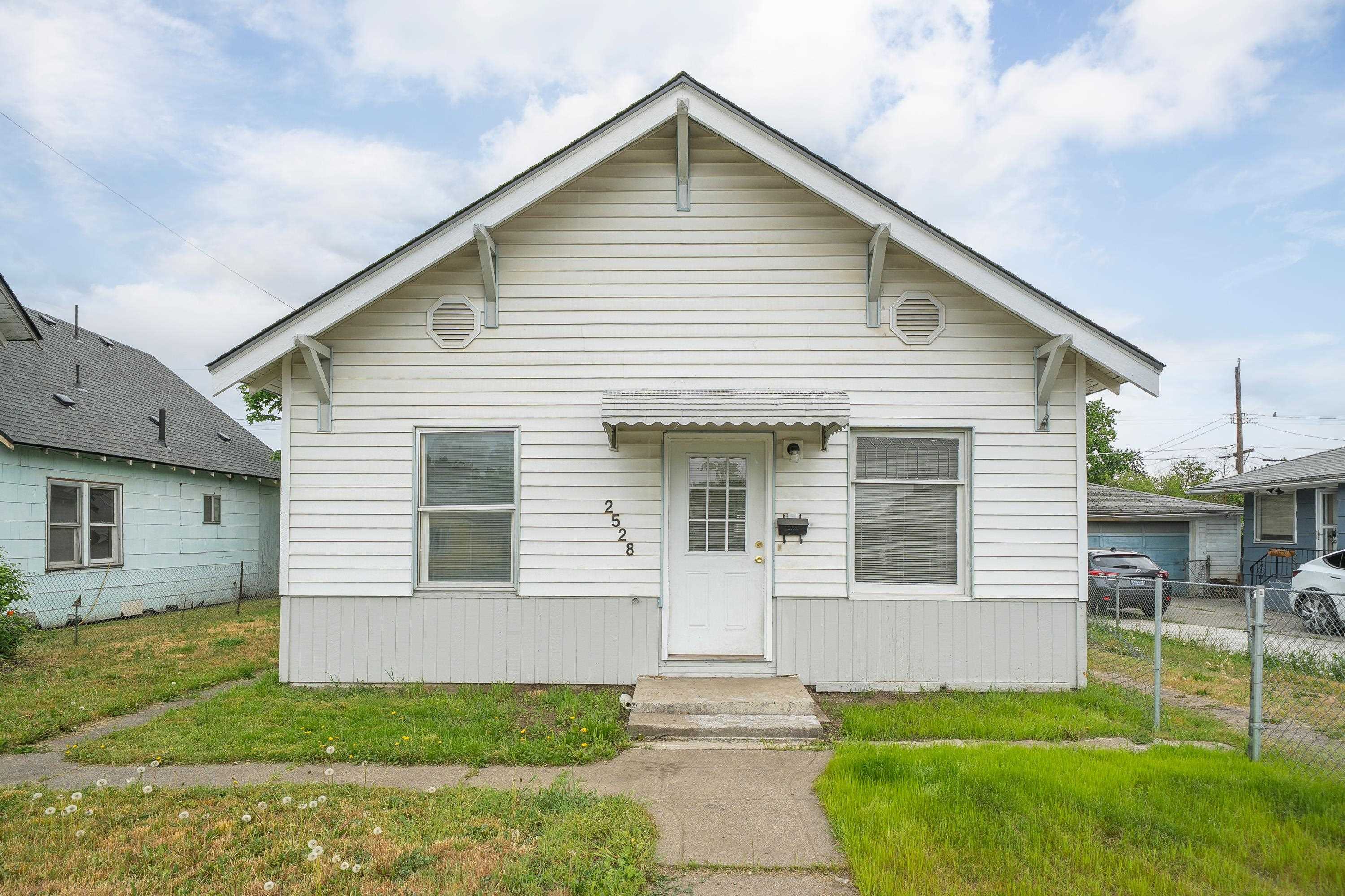 2528 E Rowan Ave - Photo 1