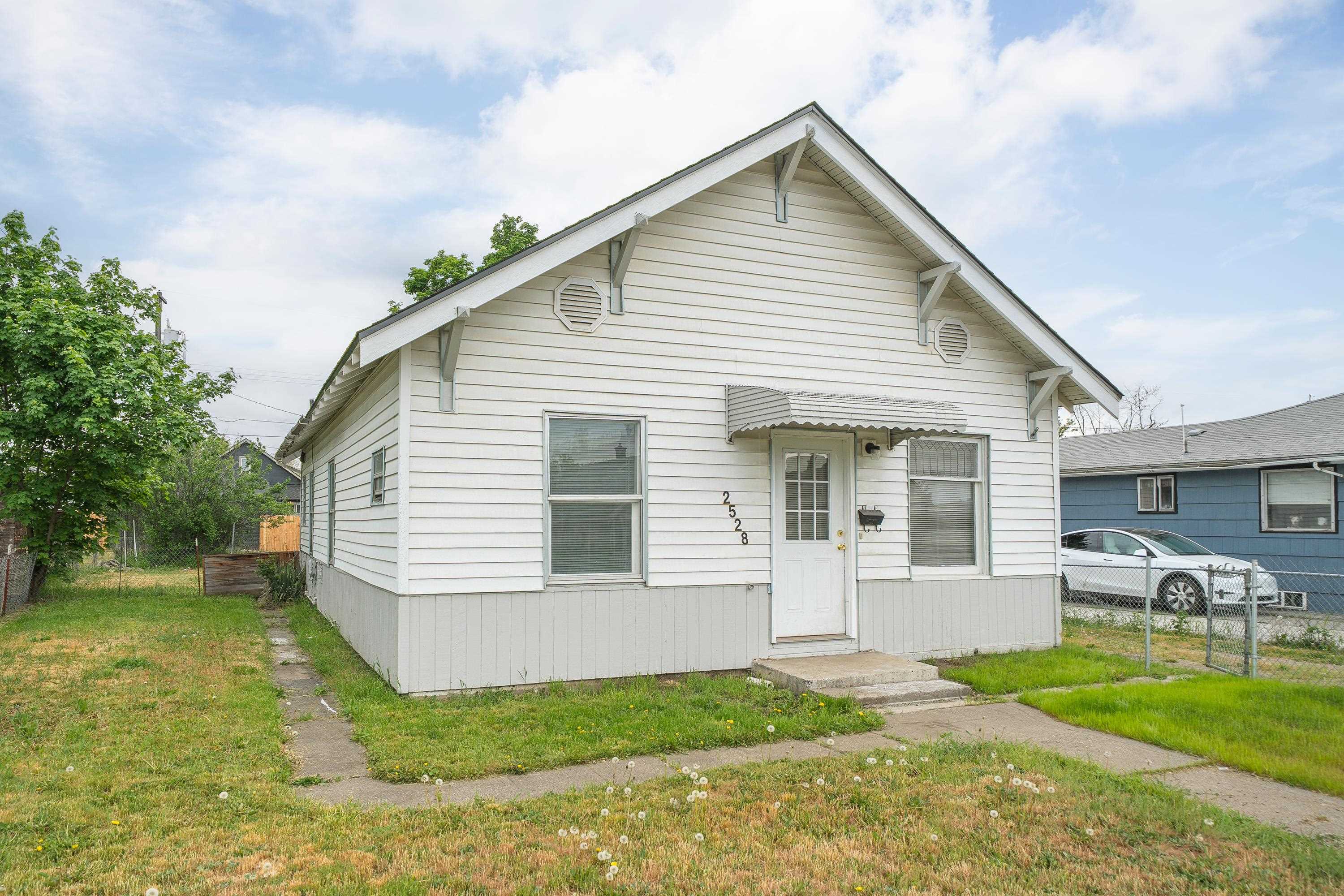 2528 E Rowan Ave - Photo 2