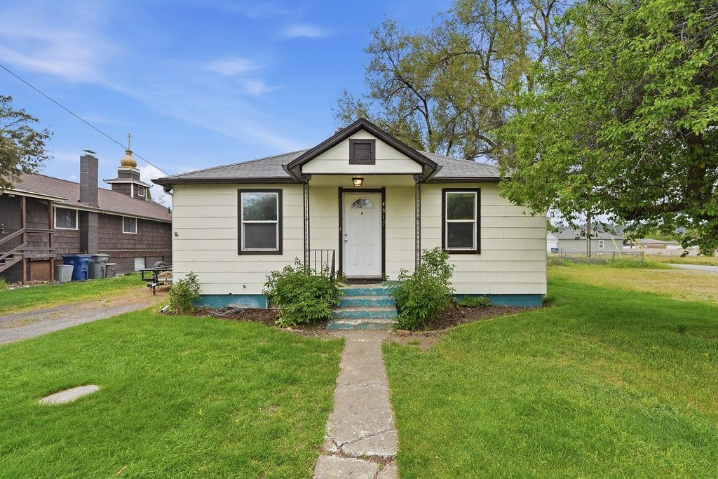 4316 N Evergreen Rd - Photo 1