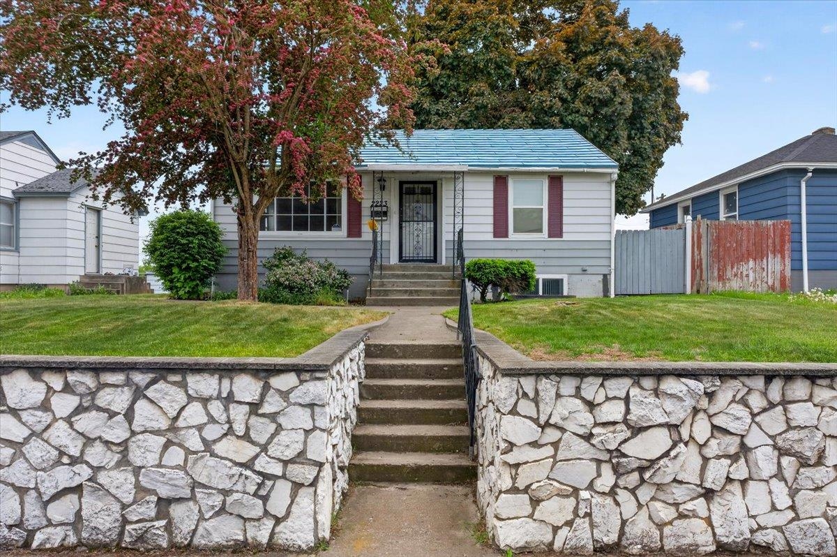2223 W Broad Ave - Photo 2