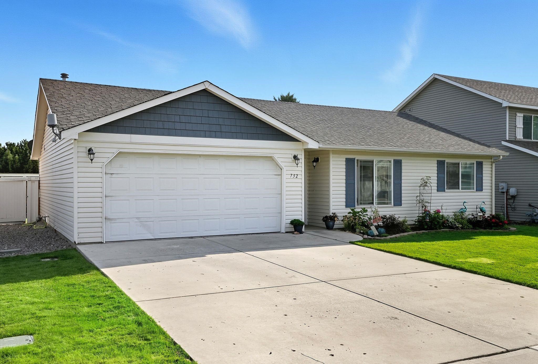 732 E Carrie Dr - Photo 3