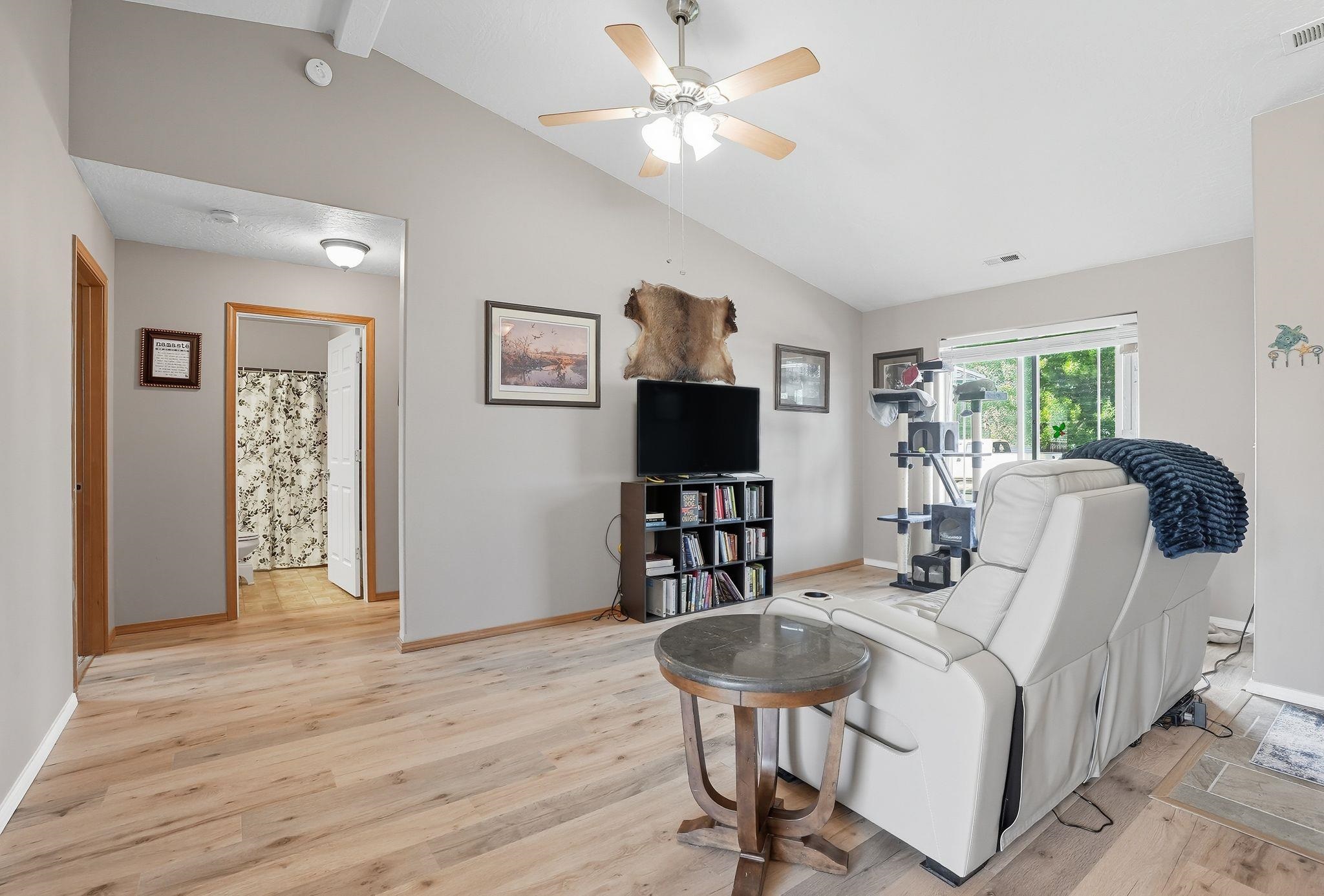 732 E Carrie Dr - Photo 4