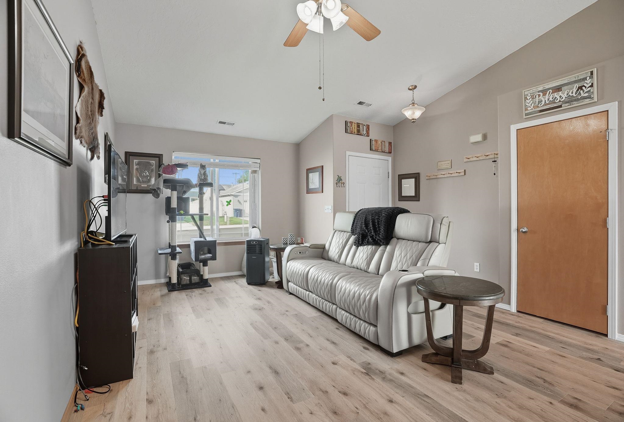 732 E Carrie Dr - Photo 5