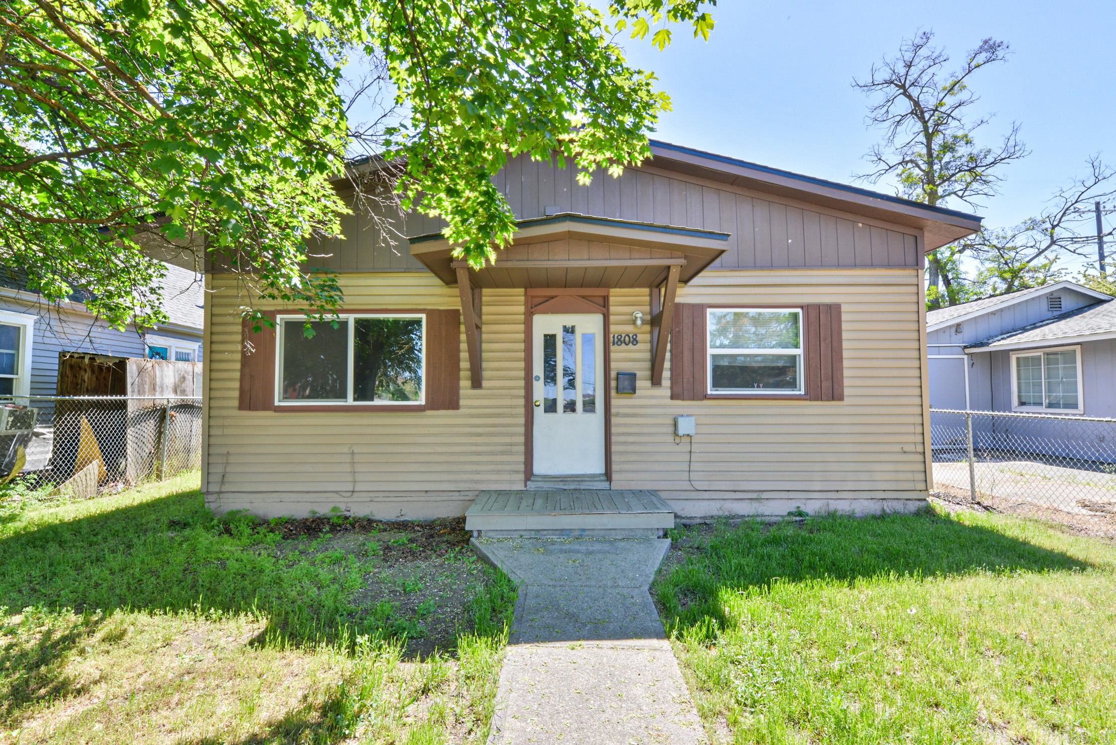 1808 E 4th Ave - Photo 1