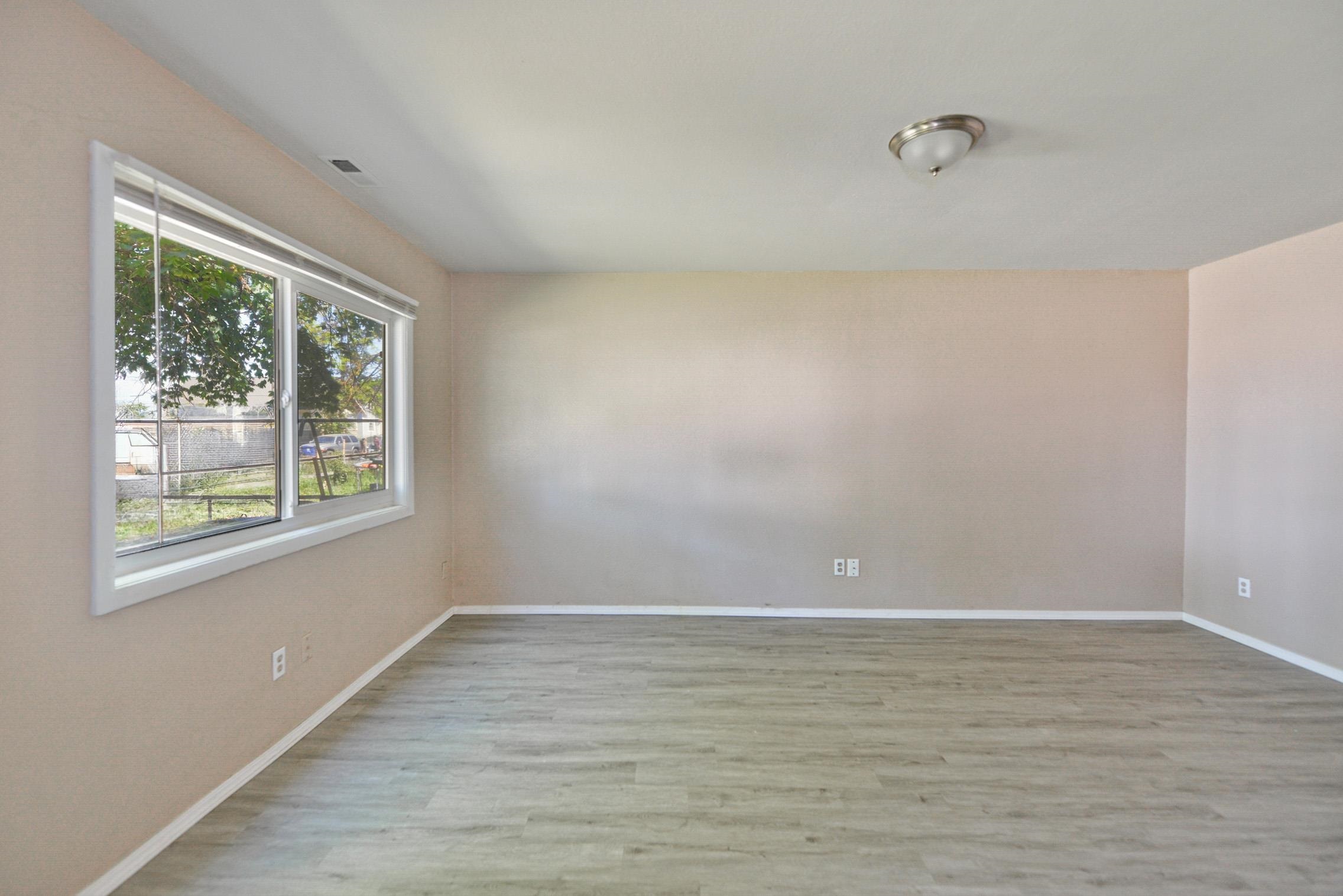 1808 E 4th Ave - Photo 2