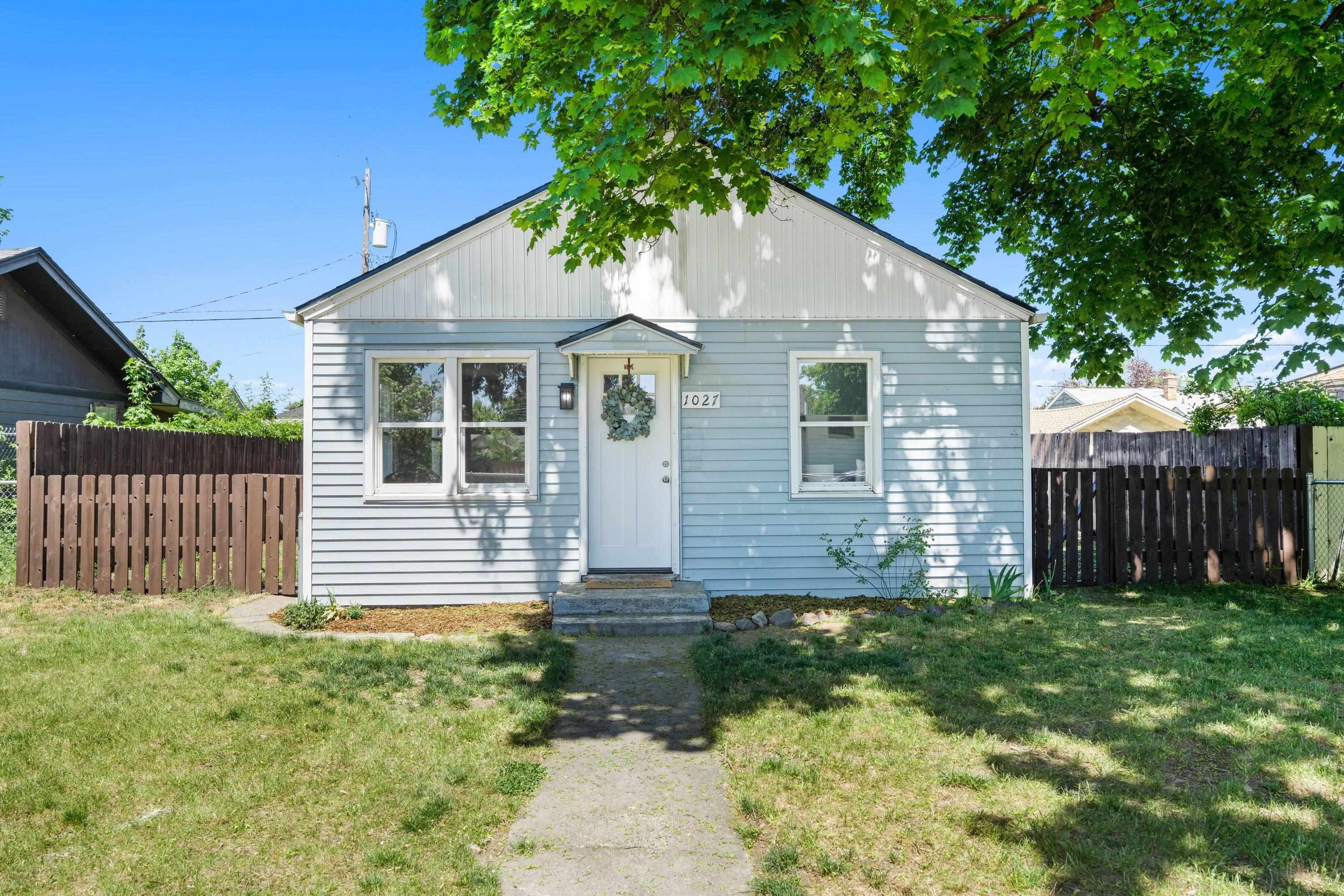 1027 E Princeton Ave - Photo 1