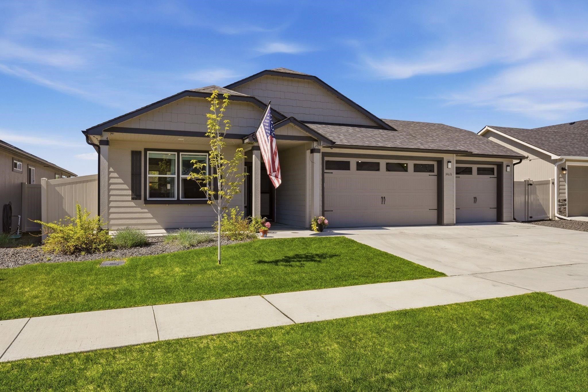 14616 E Caprio Ave - Photo 2