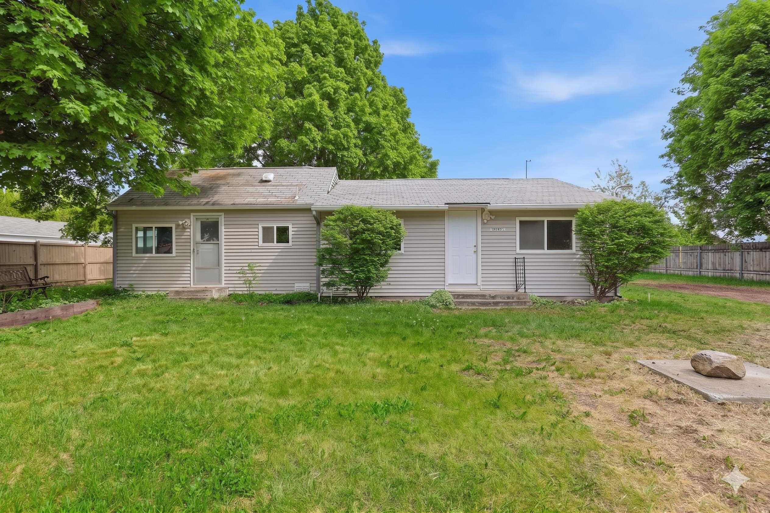 18305 E Alki Ave - Photo 1