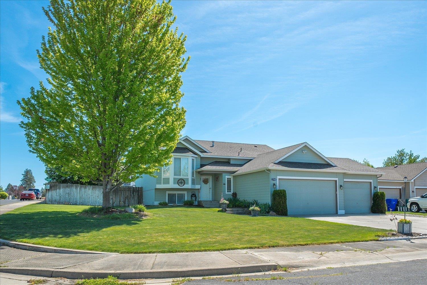 17920 N Addison Ct - Photo 2