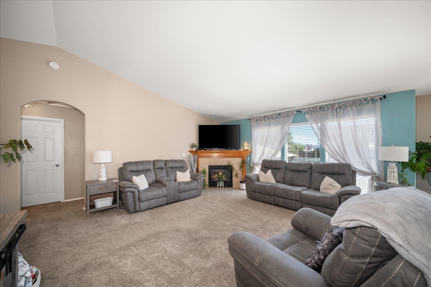 17920 N Addison Ct - Photo 5