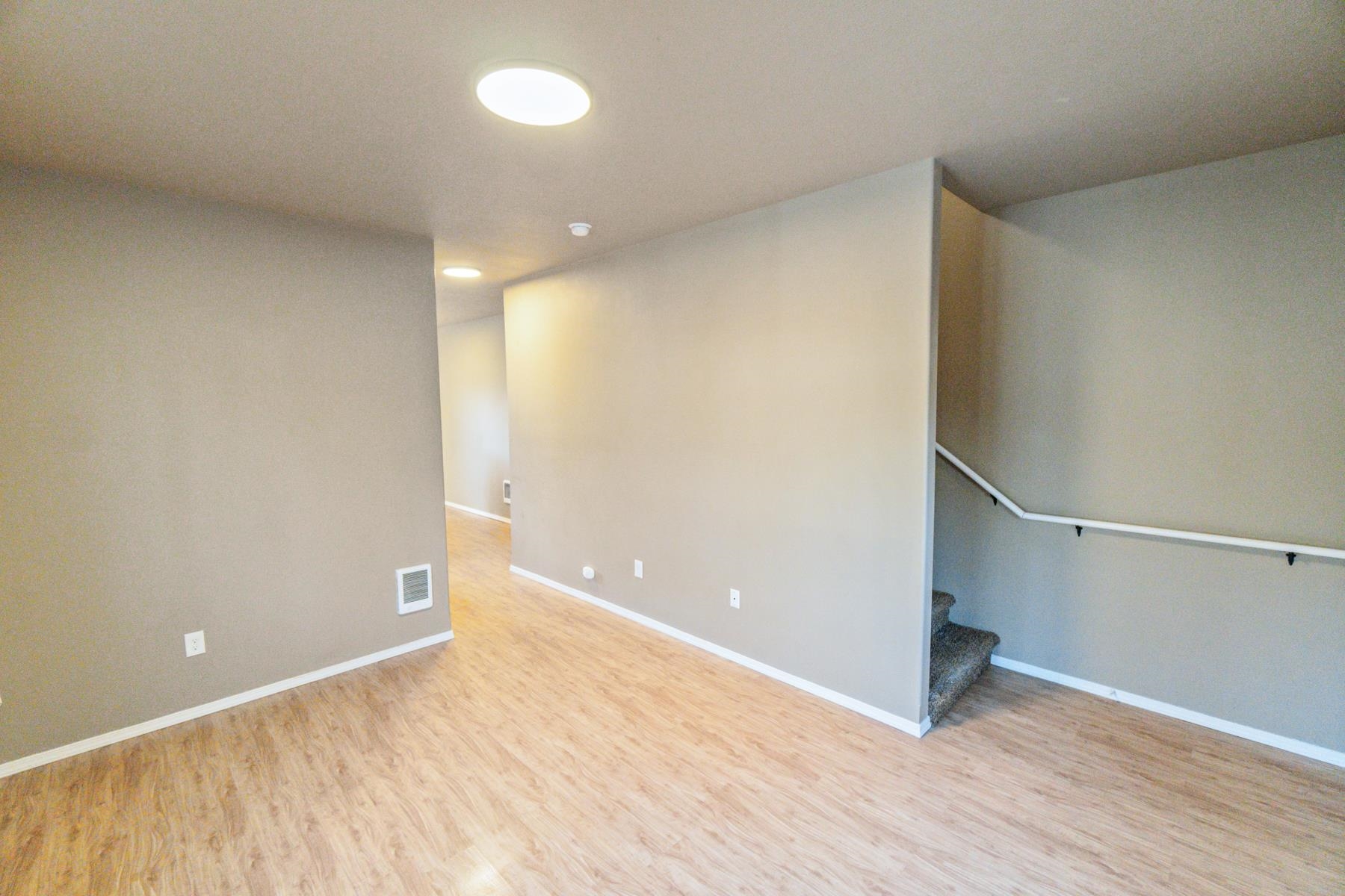 1023-1025 W Knox Ave - Photo 19