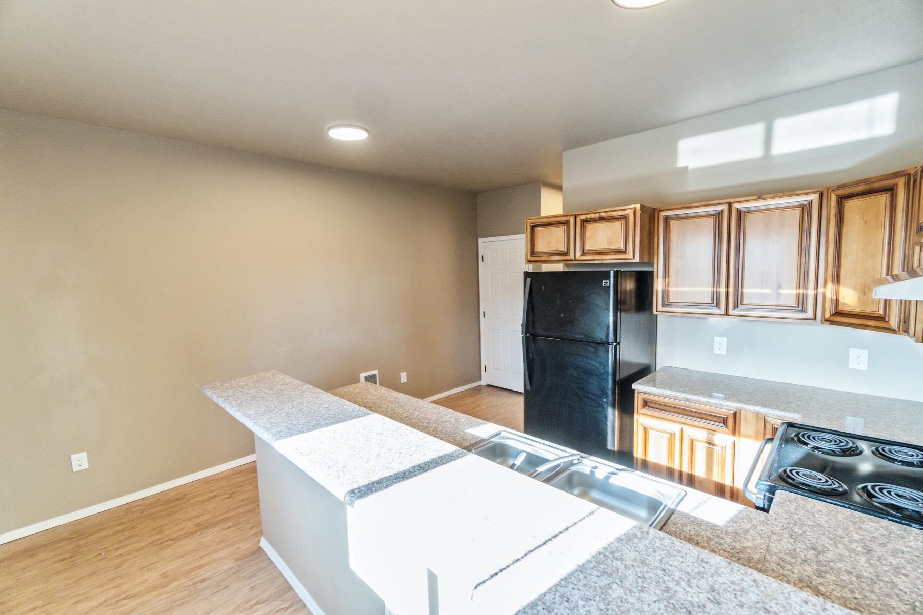 1023-1025 W Knox Ave - Photo 22
