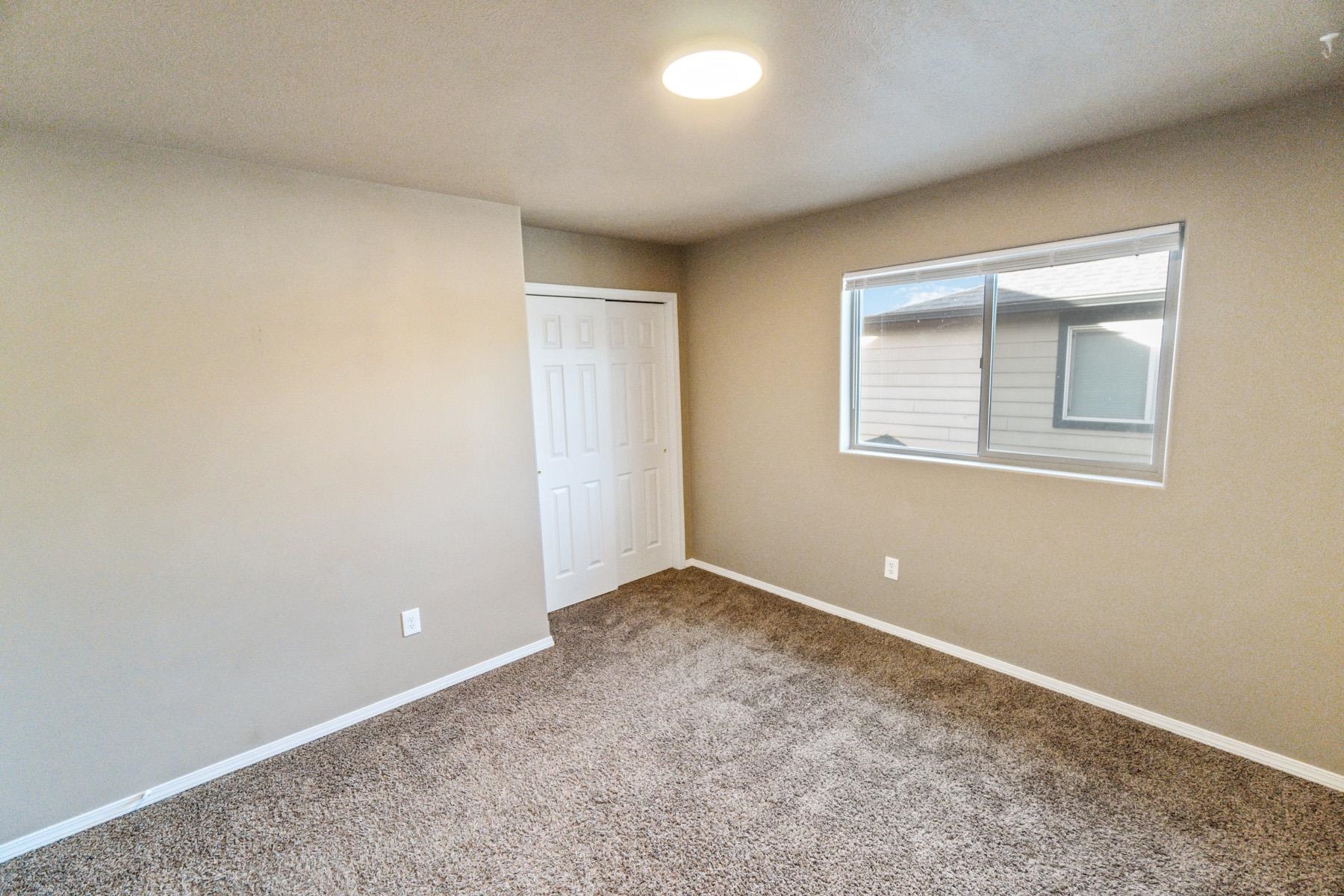 1023-1025 W Knox Ave - Photo 25