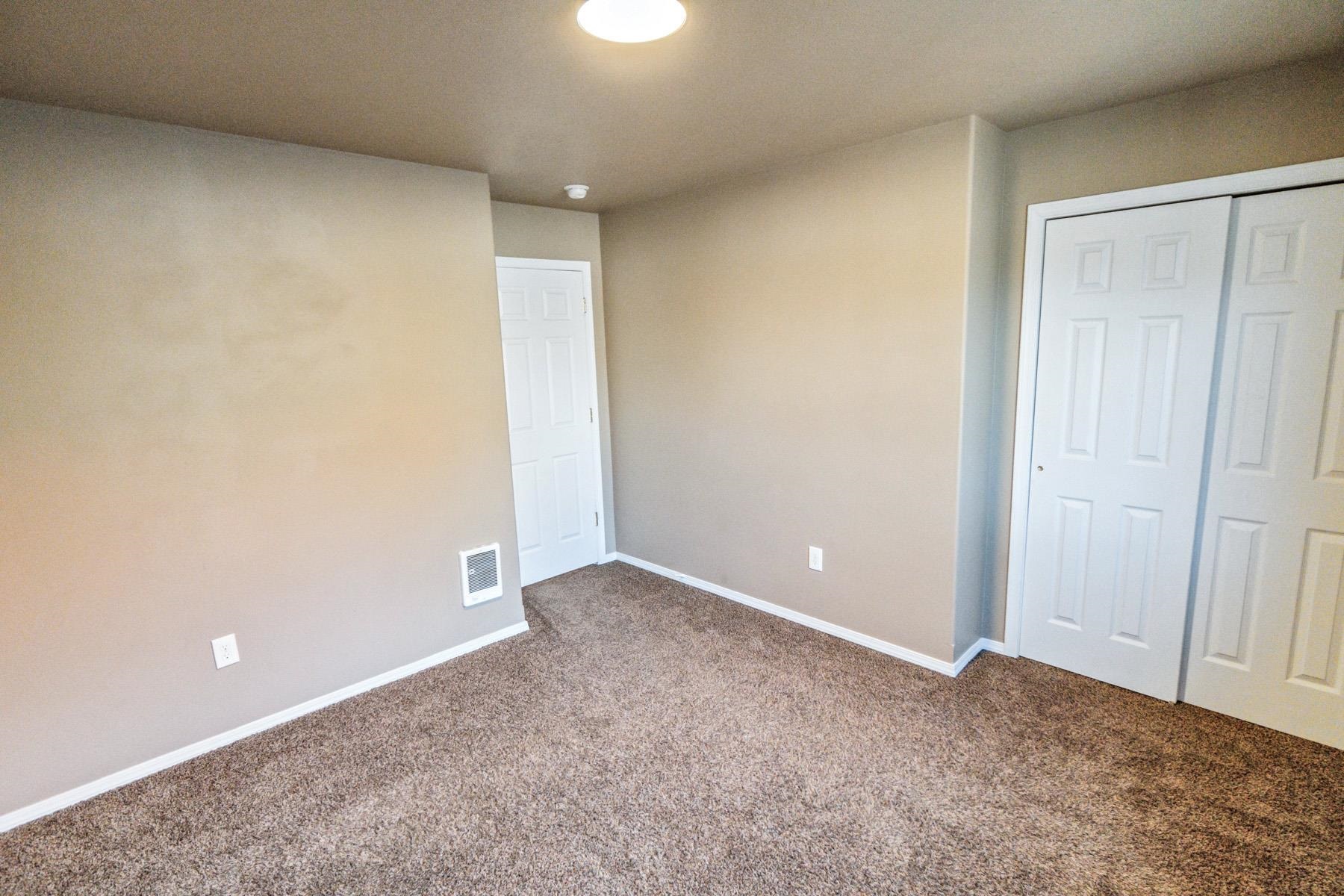 1023-1025 W Knox Ave - Photo 26