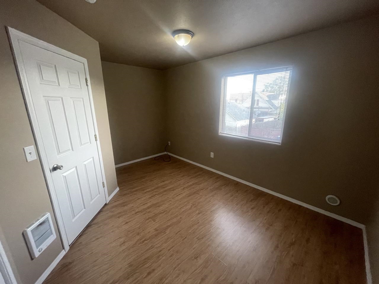 1023-1025 W Knox Ave - Photo 31